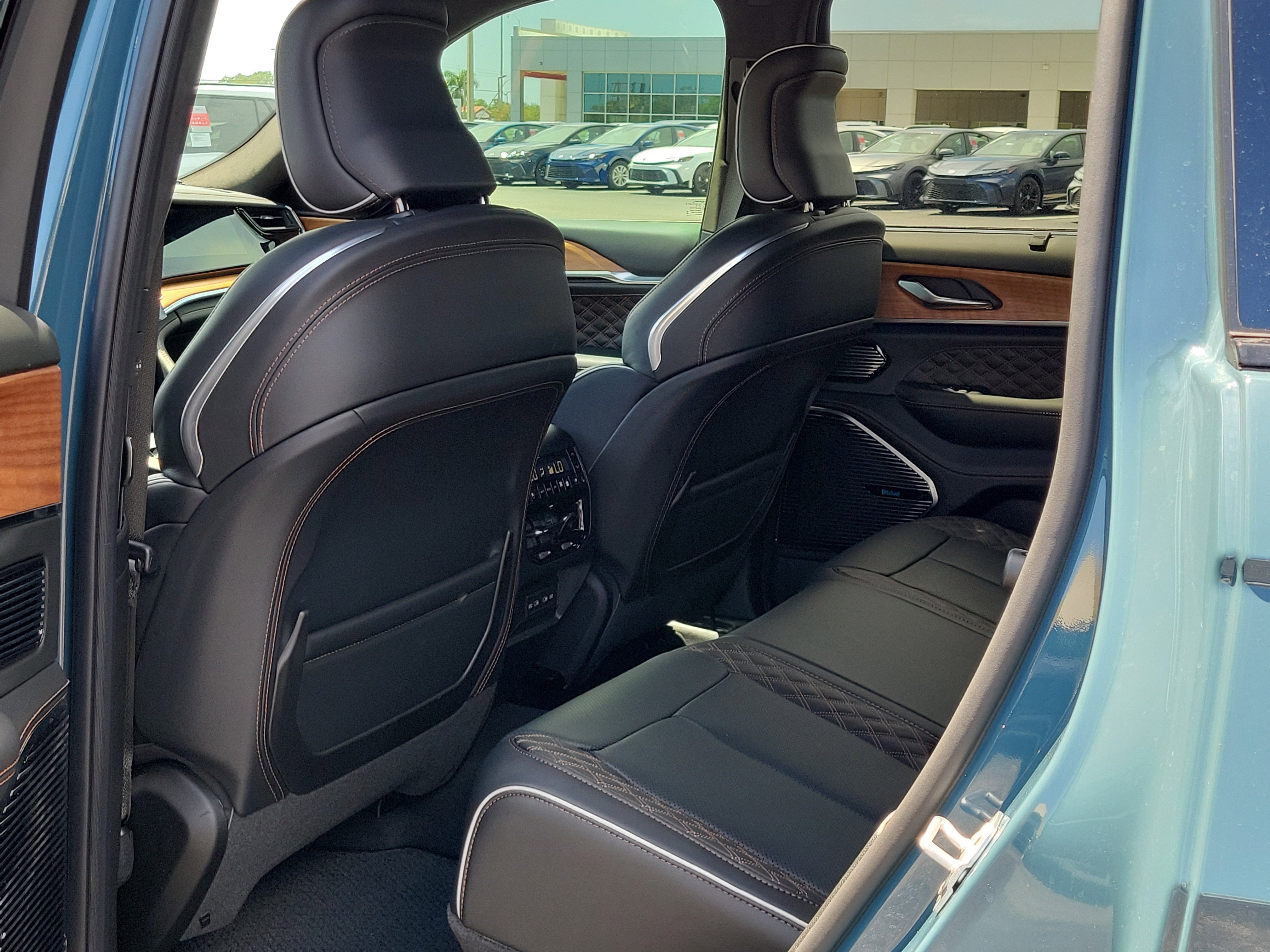 New 2026 Jeep Grand Cherokee Summit w/ Obsidian Package AWD/4WD image 12
