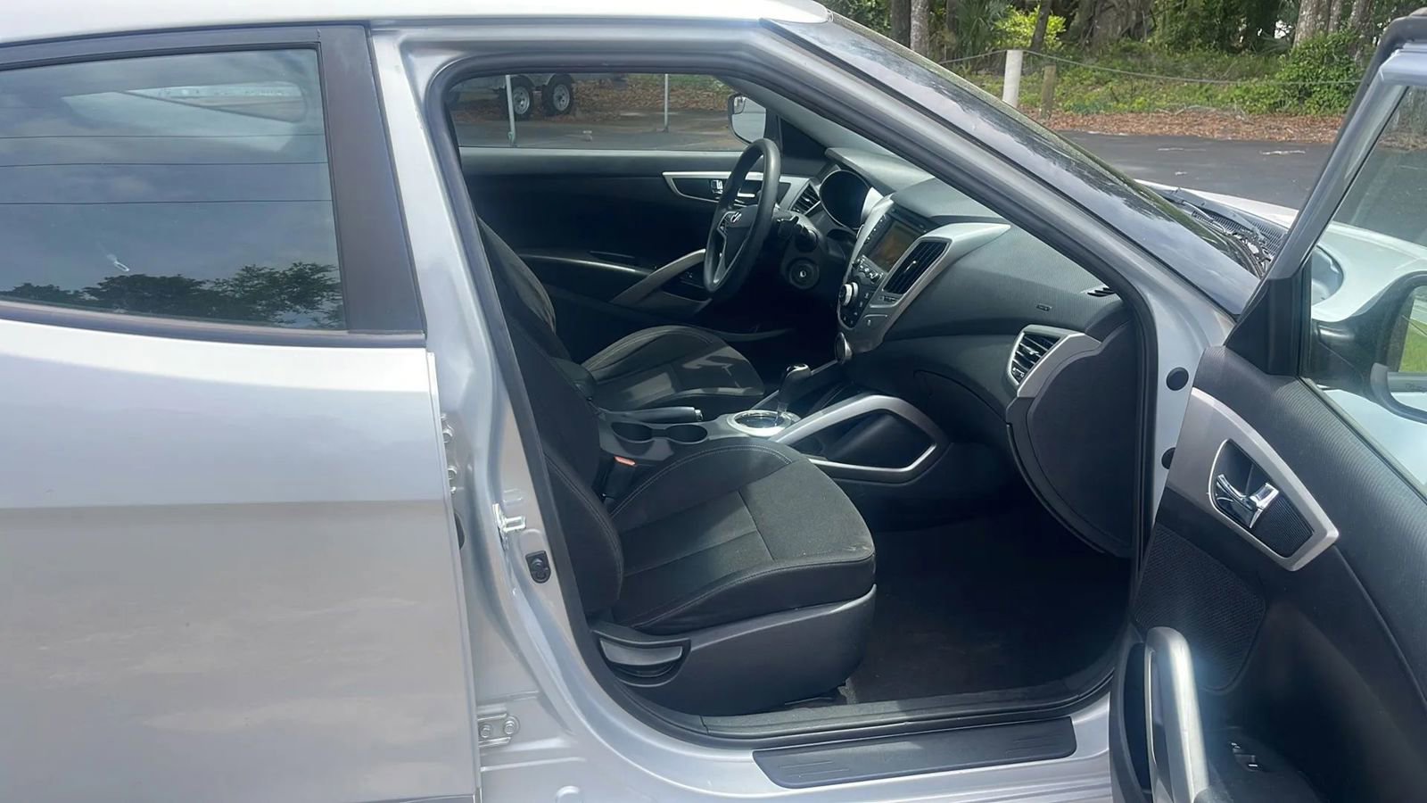Used 2016 Hyundai Veloster FWD image 11