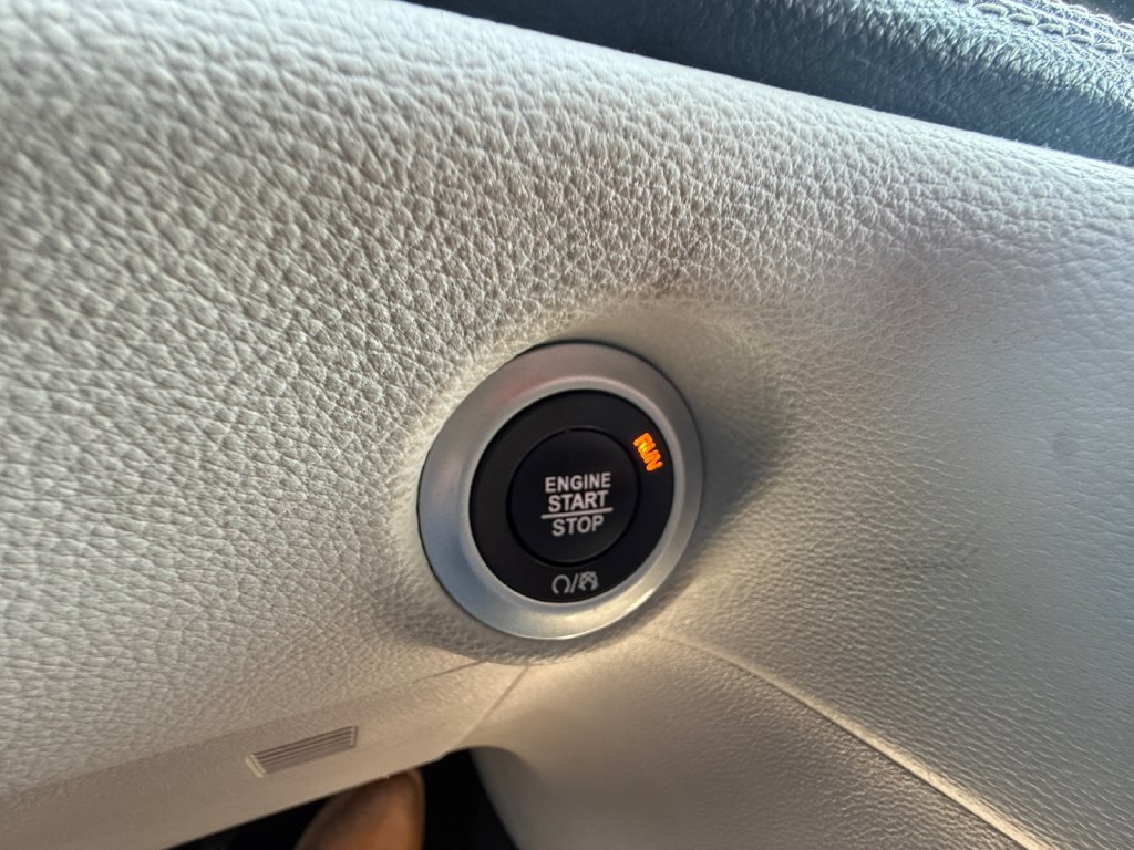 Used 2023 Chrysler Pacifica Touring-L FWD image 33