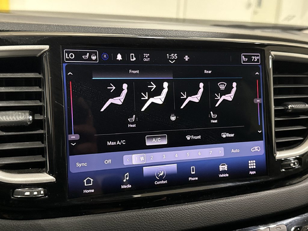 Used 2023 Chrysler Pacifica Touring-L FWD image 16