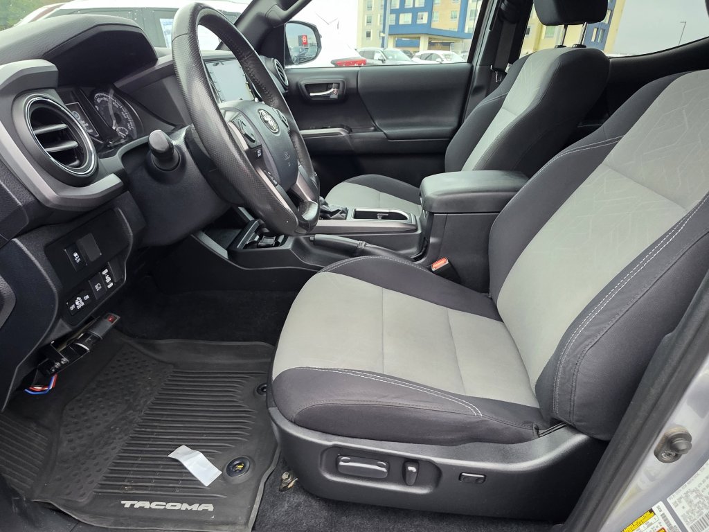 Used 2020 Toyota Tacoma TRD Off-Road image 12