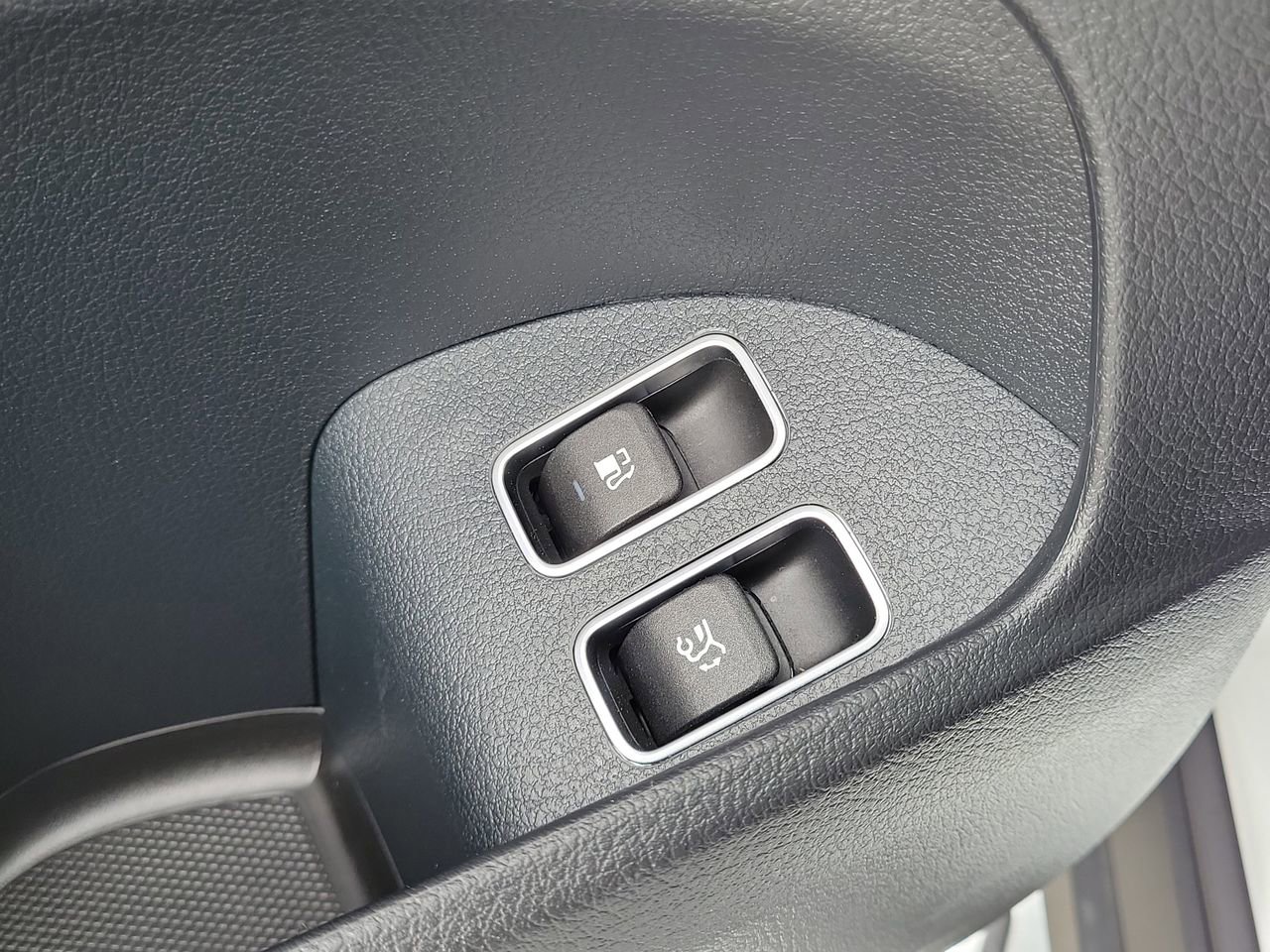 Certified 2025 Mercedes-Benz GLE 450e 4MATIC image 30