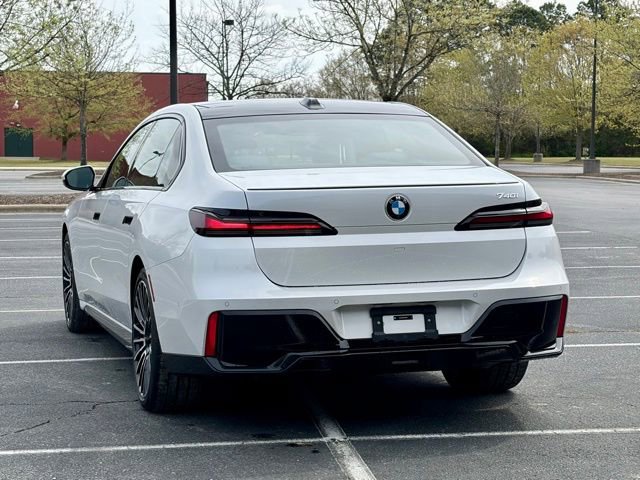 Used 2025 BMW 740i w/ Premium Package image 5