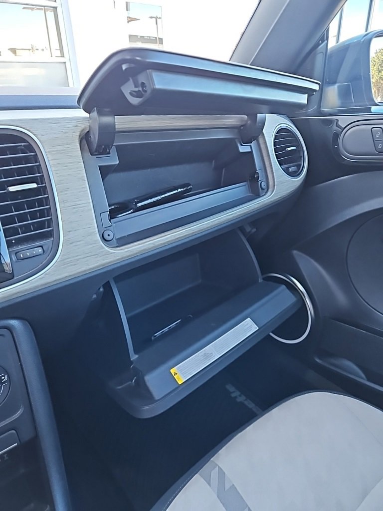 Used 2018 Volkswagen Beetle 2.0T Coast image 24