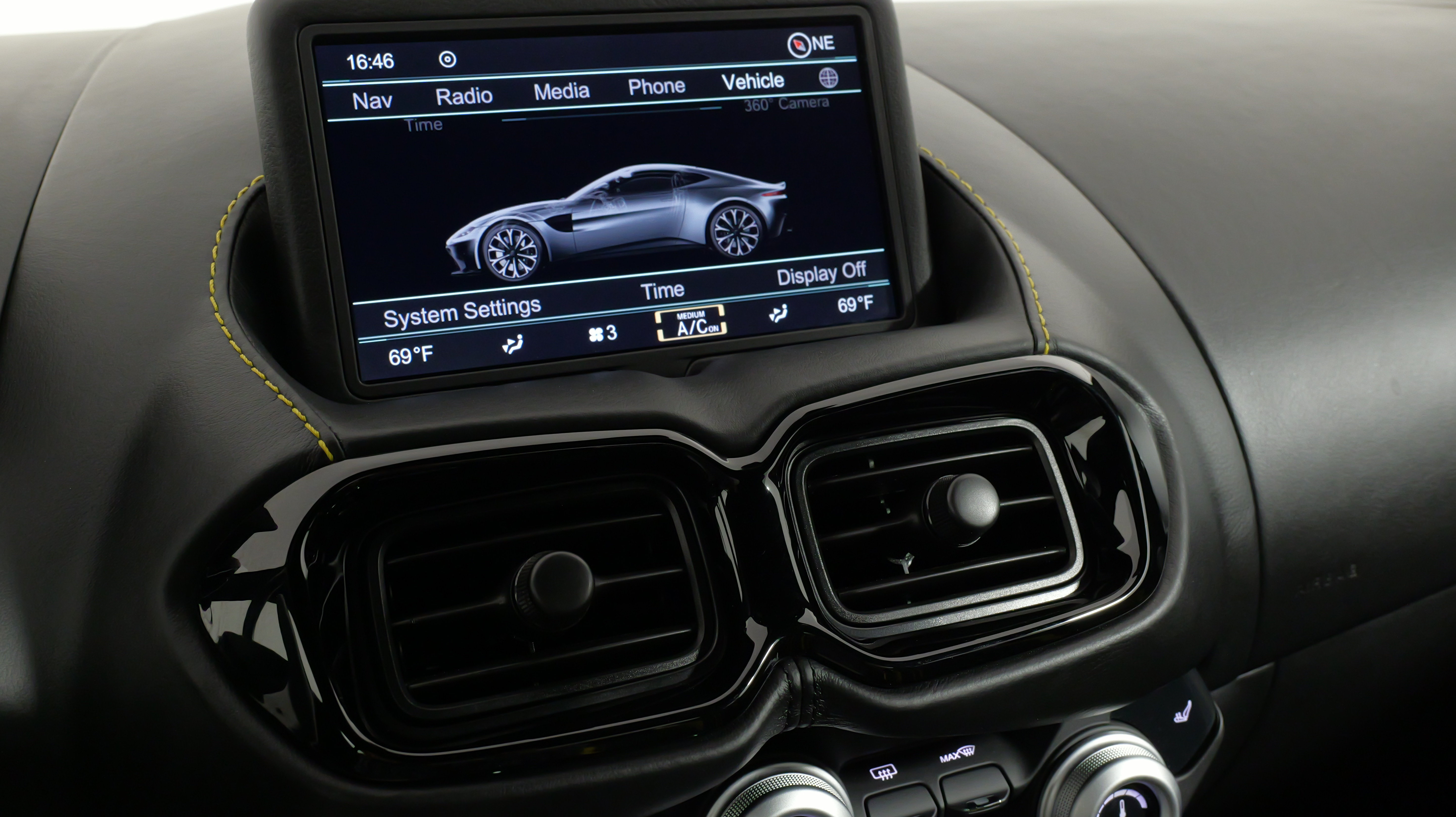 Used 2019 Aston Martin V8 Vantage Coupe RWD image 59