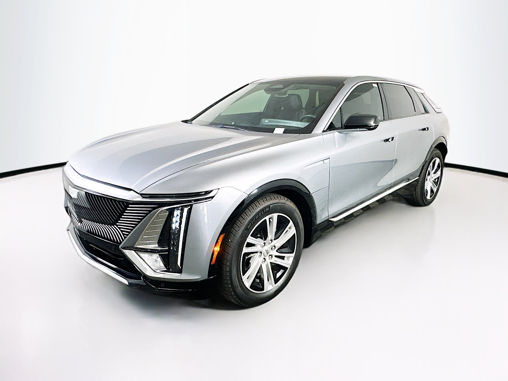 Used 2024 Cadillac Lyriq Tech RWD image 3