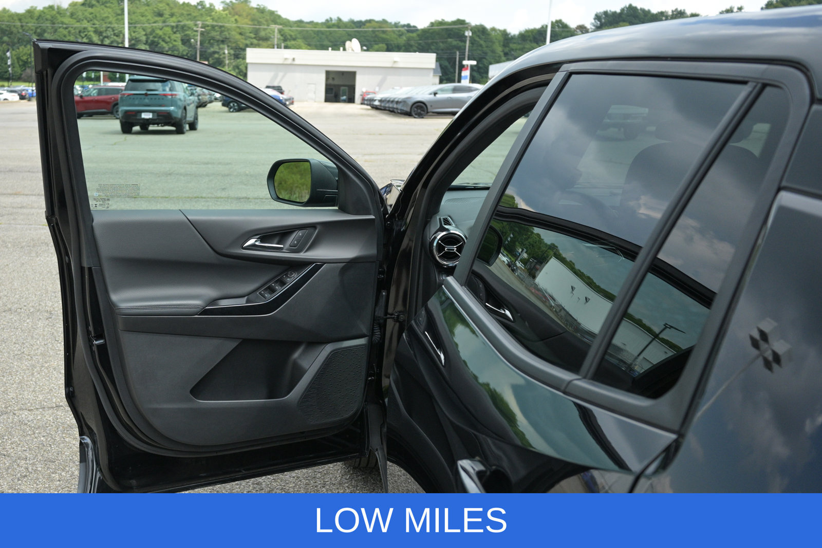 Used 2026 Chevrolet Equinox LT AWD/4WD image 12