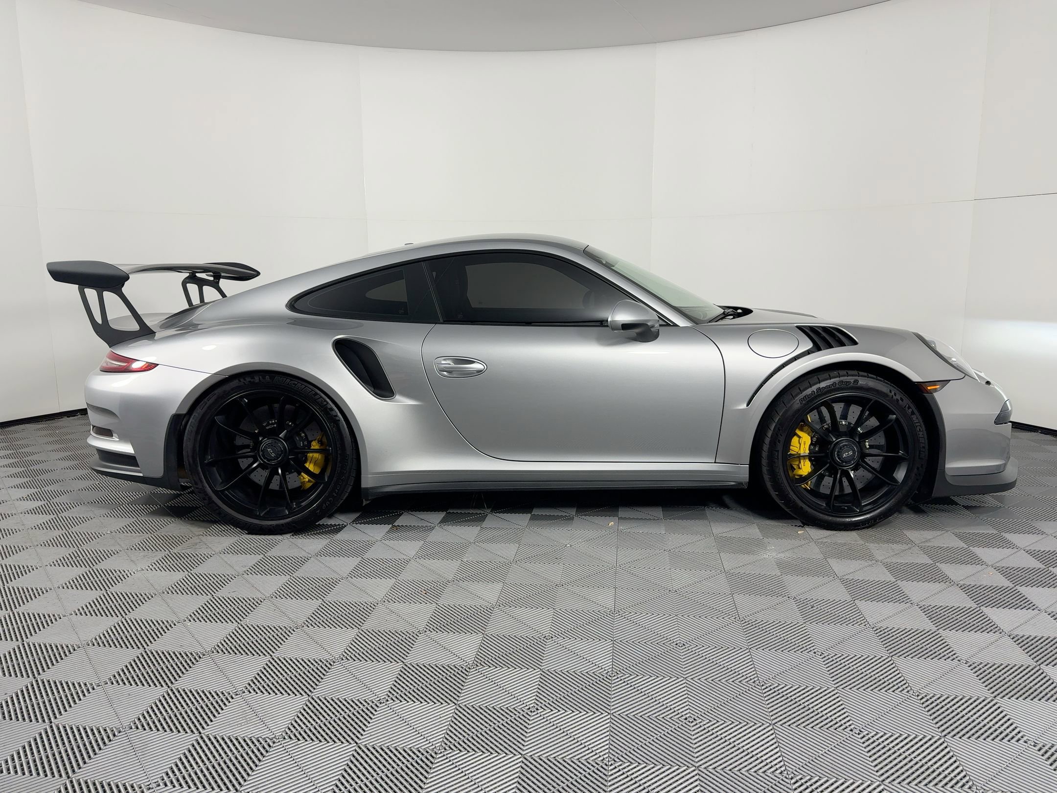 Certified 2016 Porsche 911 GT3 RS image 8