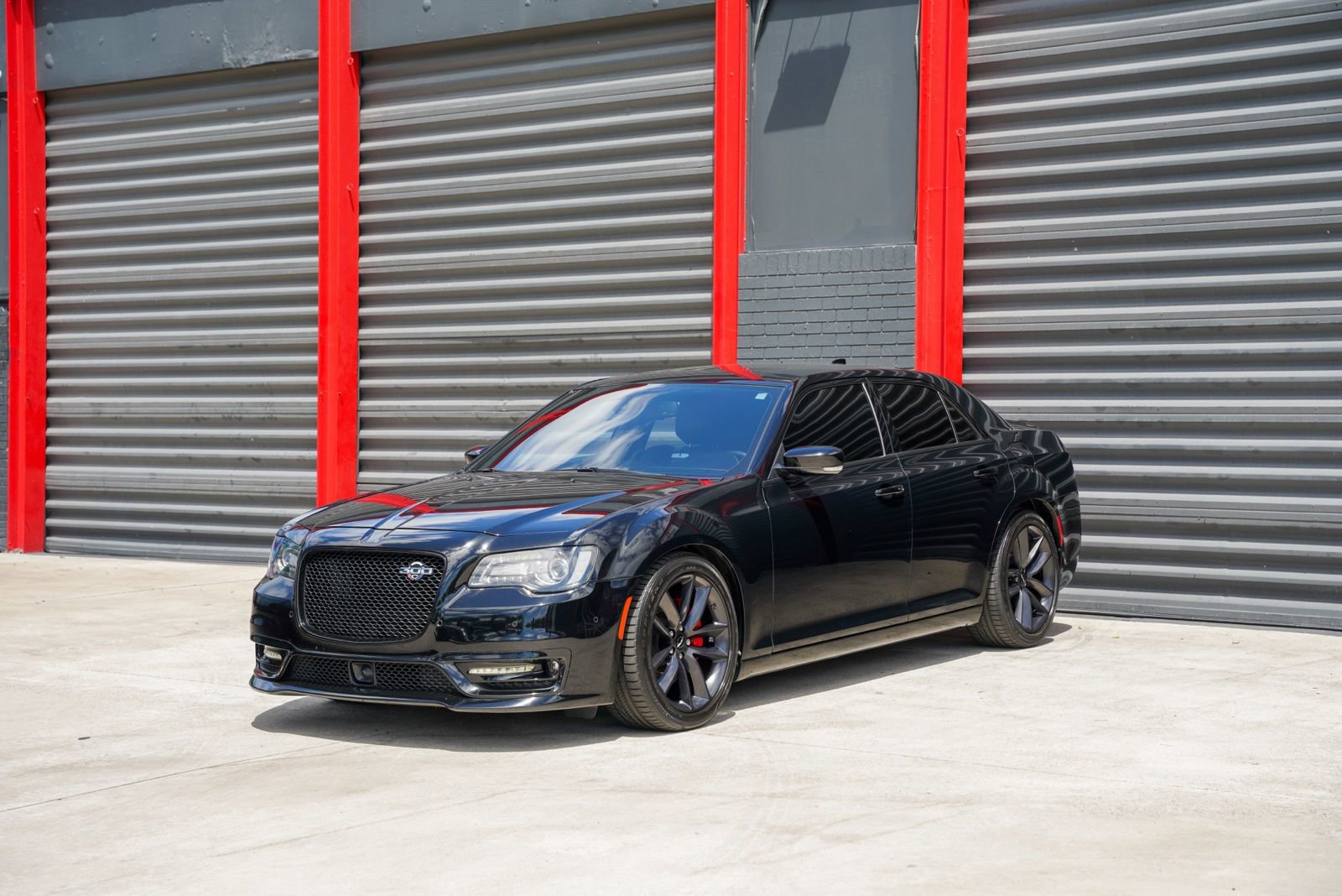 Used 2023 Chrysler 300 C image 1
