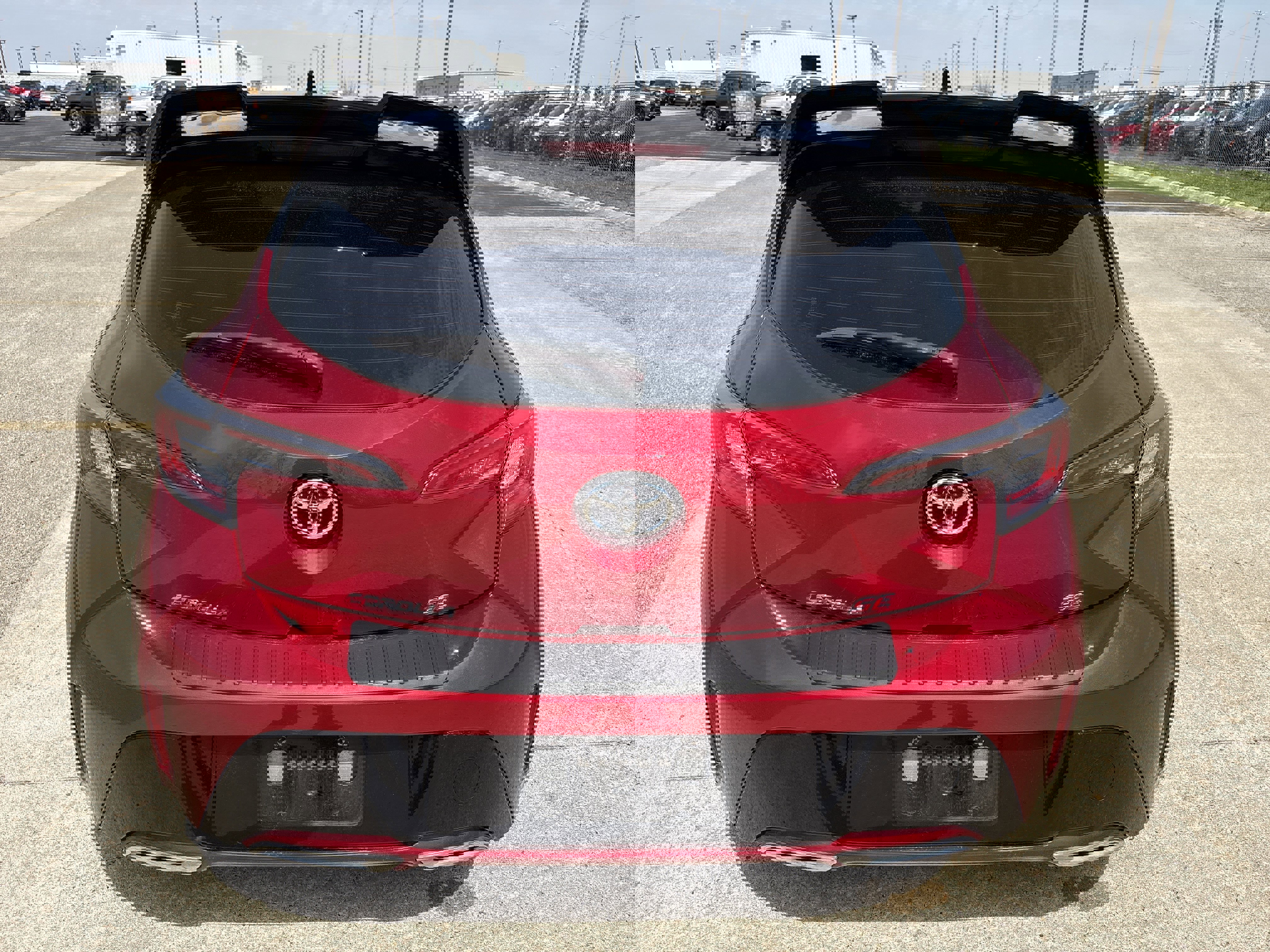 Used 2022 Toyota Corolla SE w/ SE Preferred Package image 4