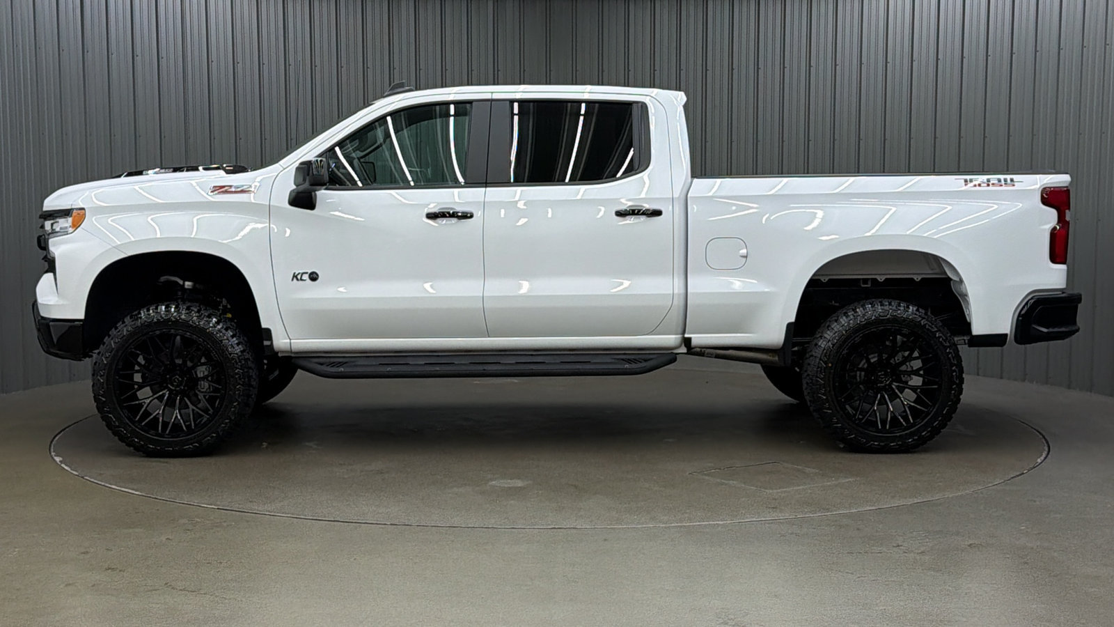 Used 2026 Chevrolet Silverado 1500 LT Trail Boss AWD/4WD image 2