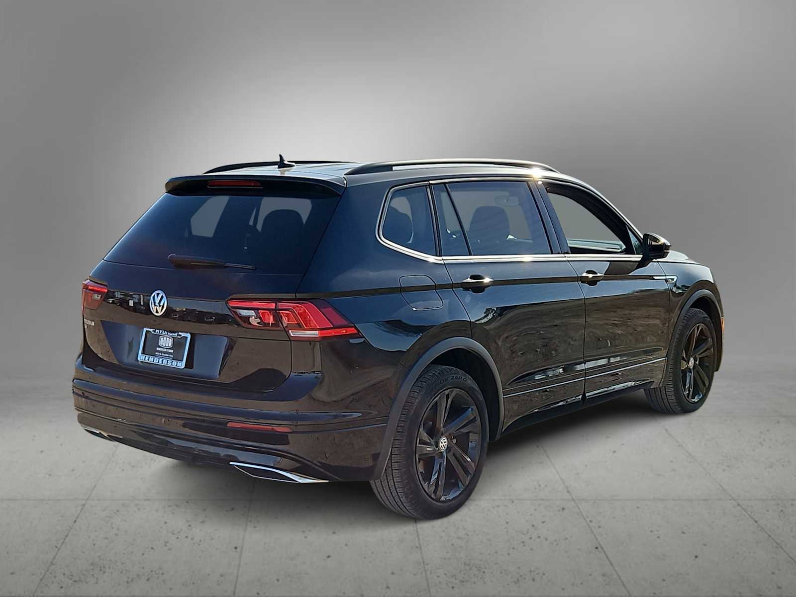 Used 2021 Volkswagen Tiguan SE R-Line image 8