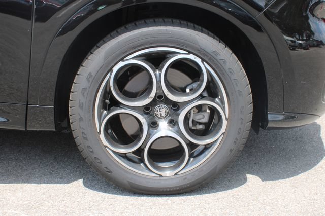 Used 2025 Alfa Romeo Tonale AWD/4WD image 38
