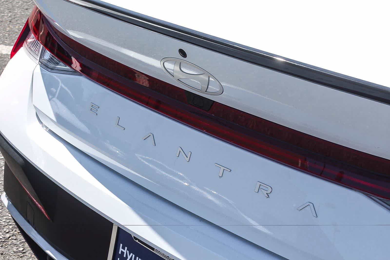 Certified 2025 Hyundai Elantra SEL FWD image 9