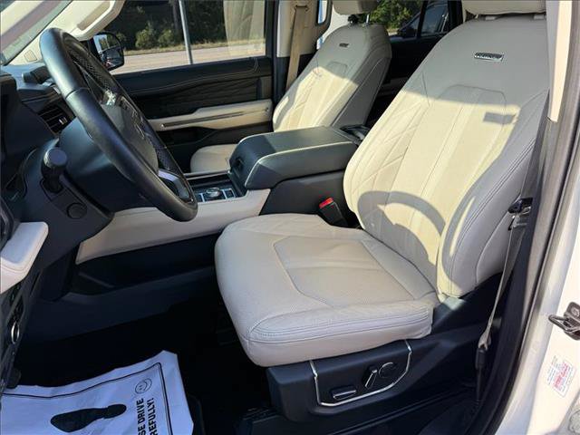 Used 2023 Ford Expedition Platinum AWD/4WD image 9