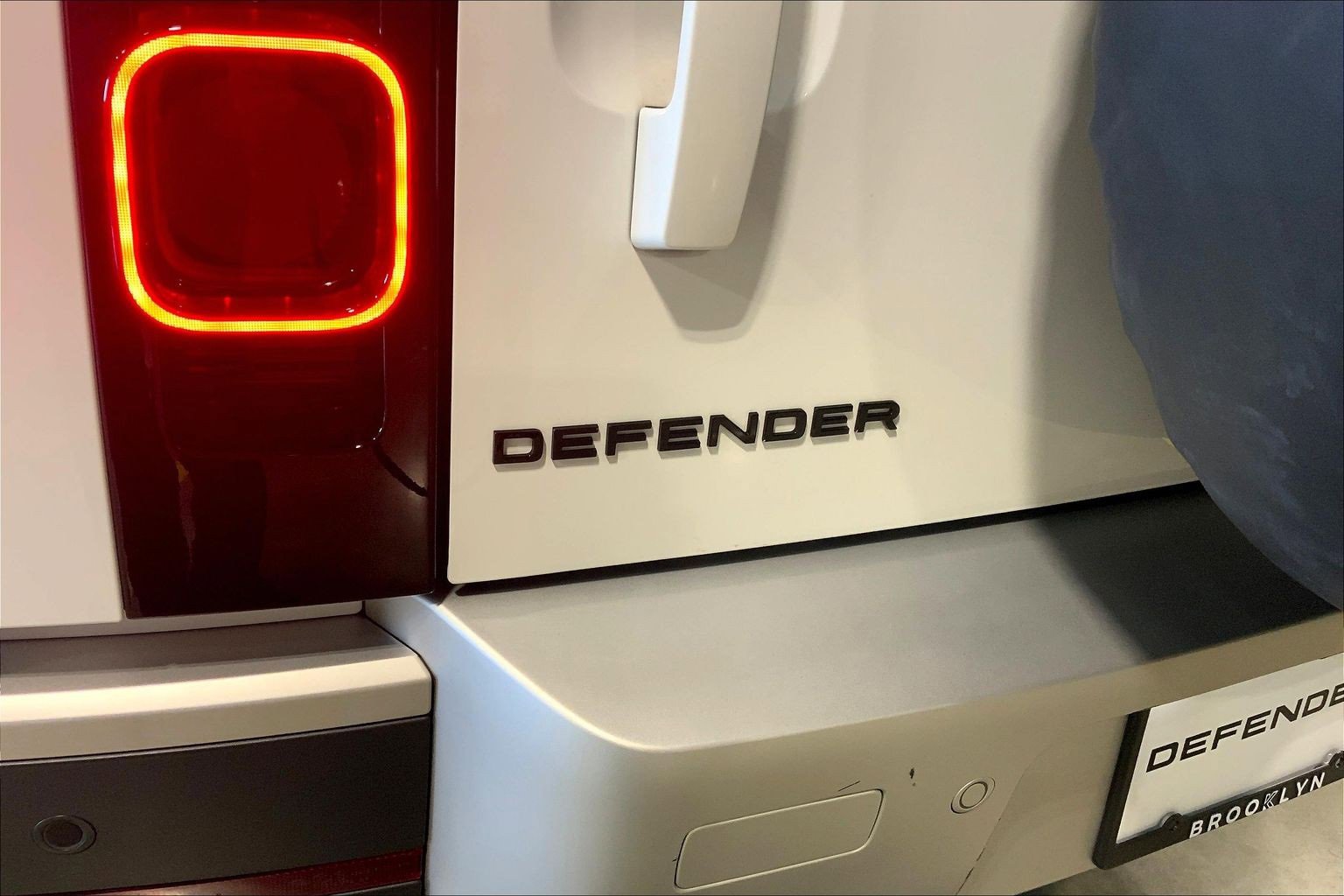 Used 2025 Land Rover Defender 130 S image 9