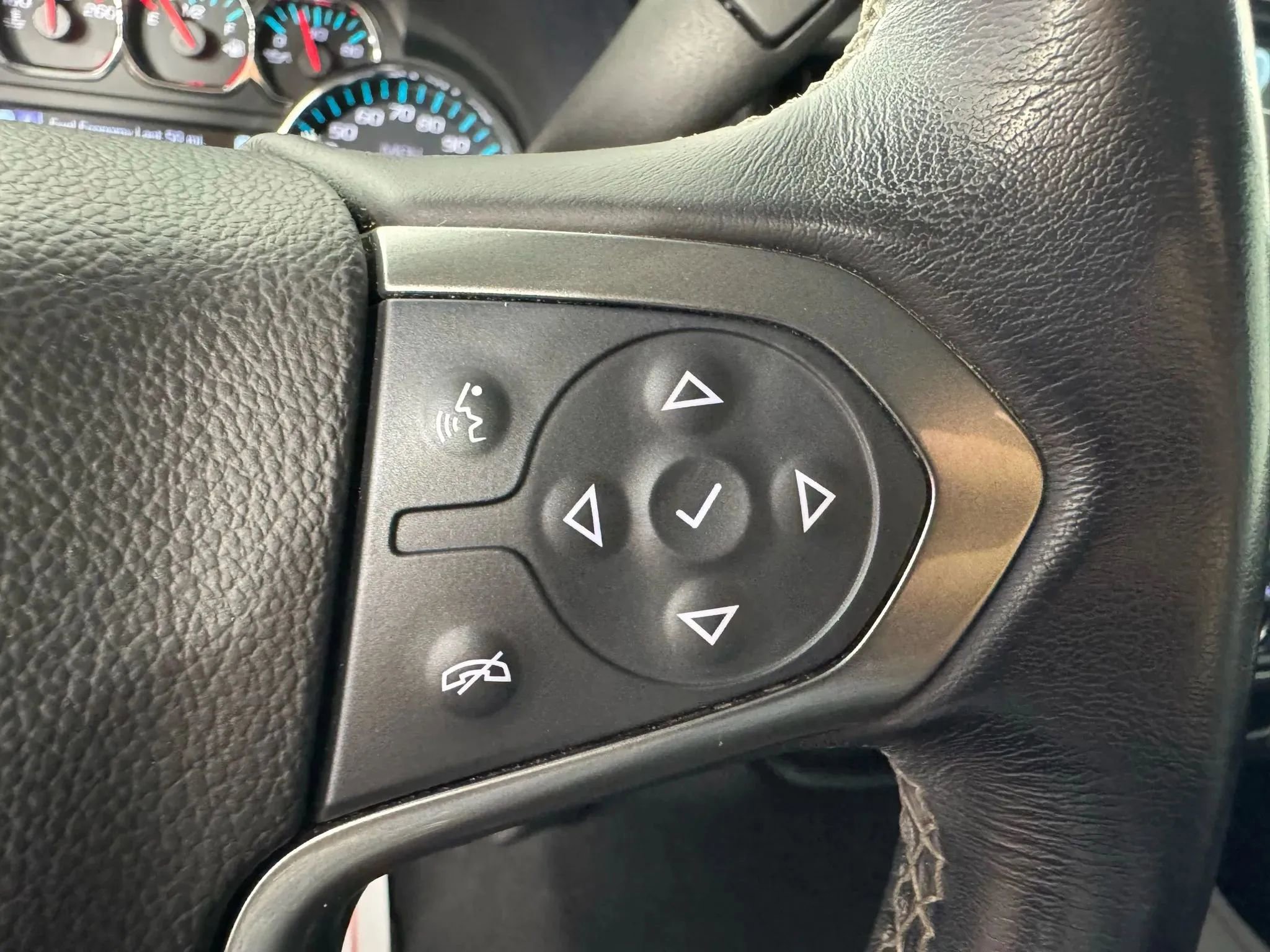 Used 2019 Chevrolet Silverado 1500 LT w/ Texas Edition RWD image 16