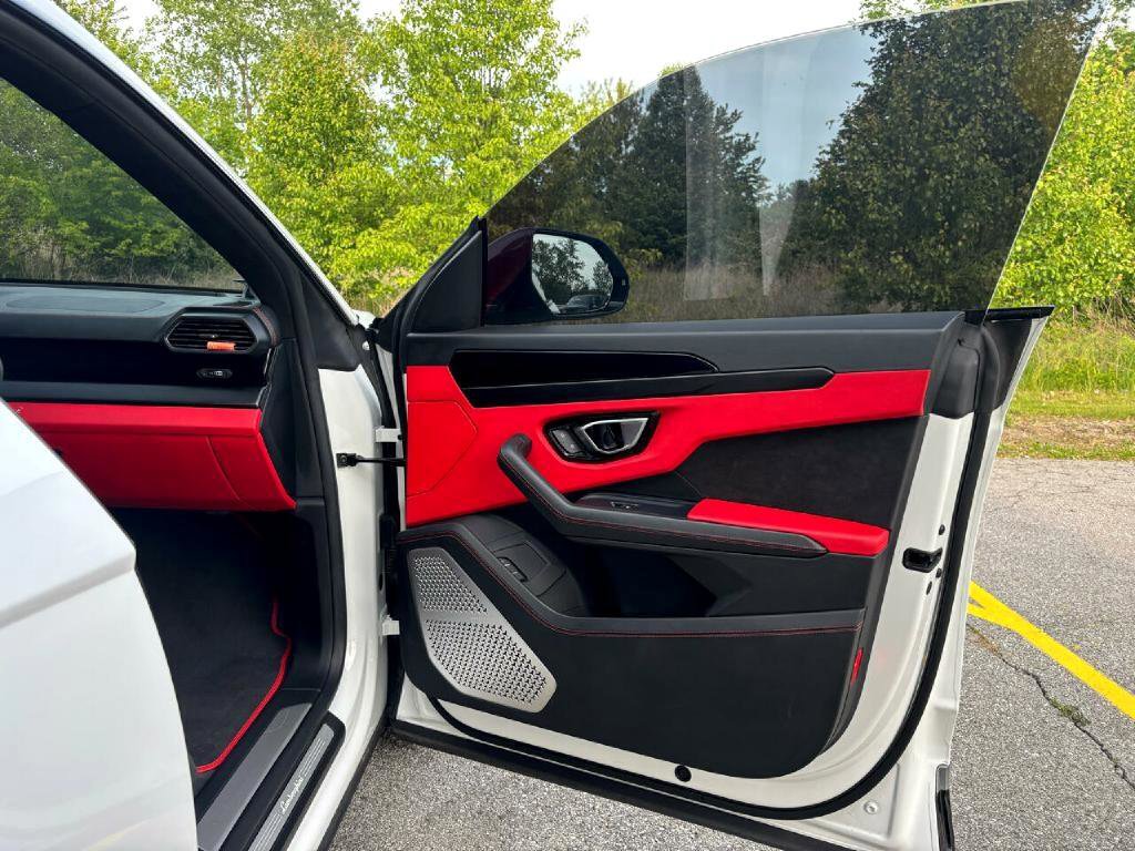 Used 2021 Lamborghini Urus image 26