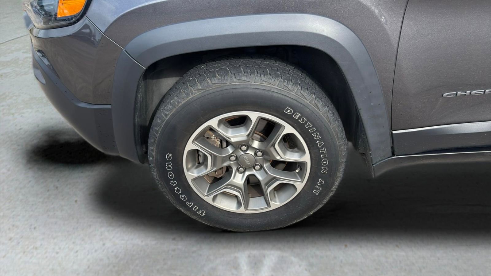 Used 2020 Jeep Cherokee Trailhawk AWD/4WD image 15
