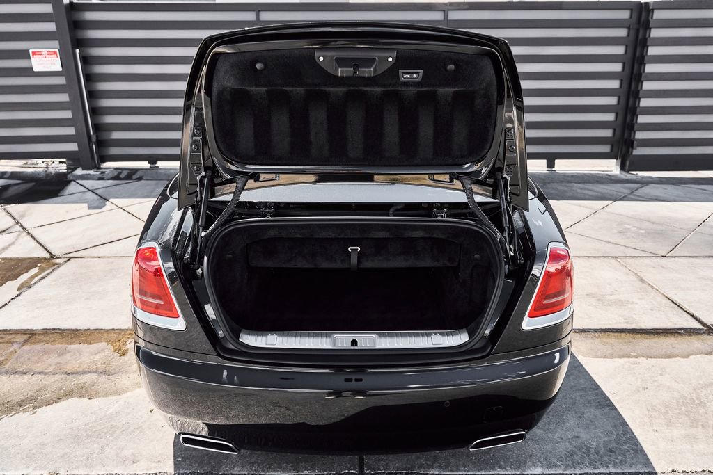 Used 2018 Rolls-Royce Dawn RWD image 17