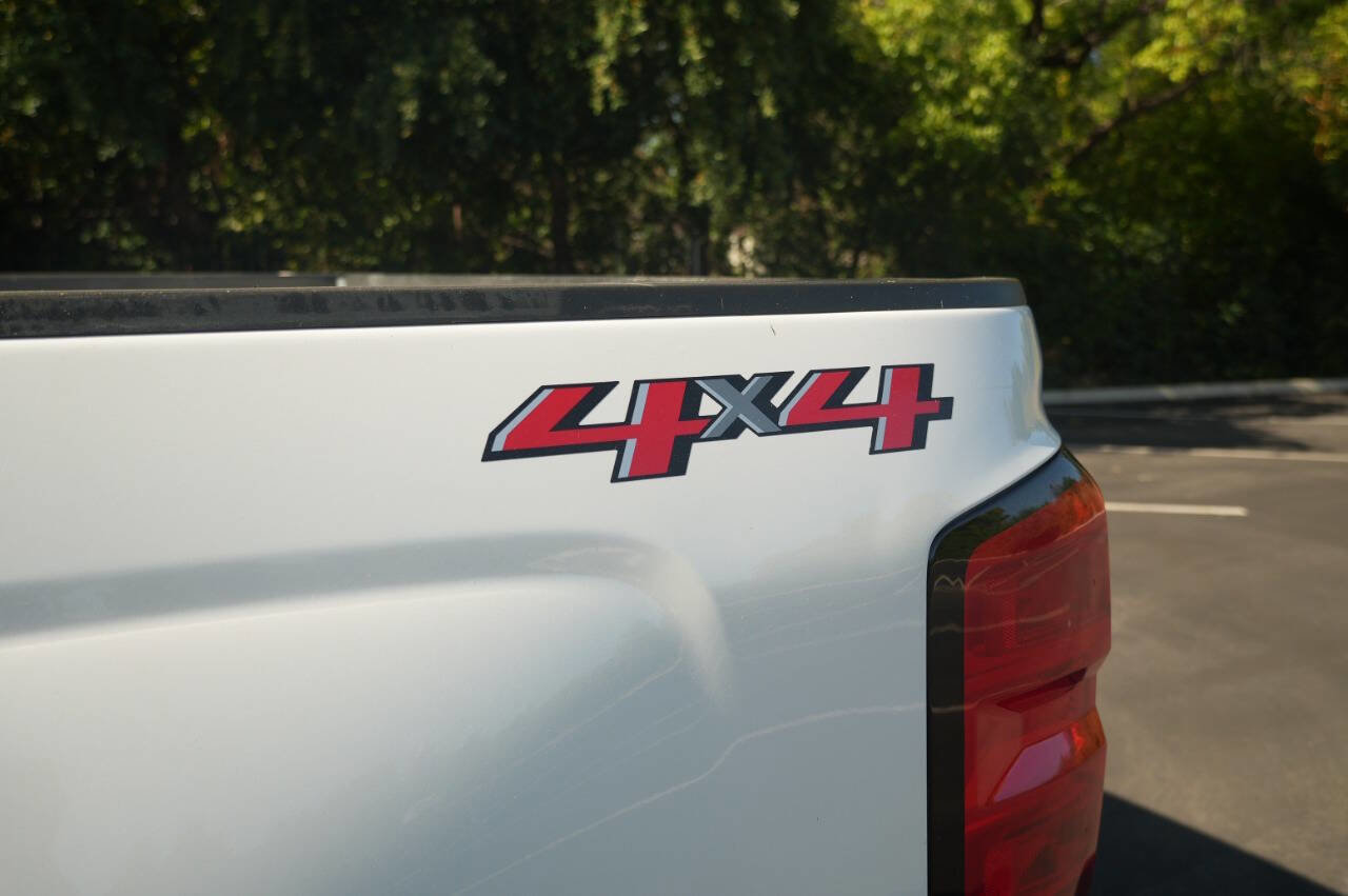 Used 2018 Chevrolet Silverado 1500 LT w/ All Star Edition AWD/4WD image 6