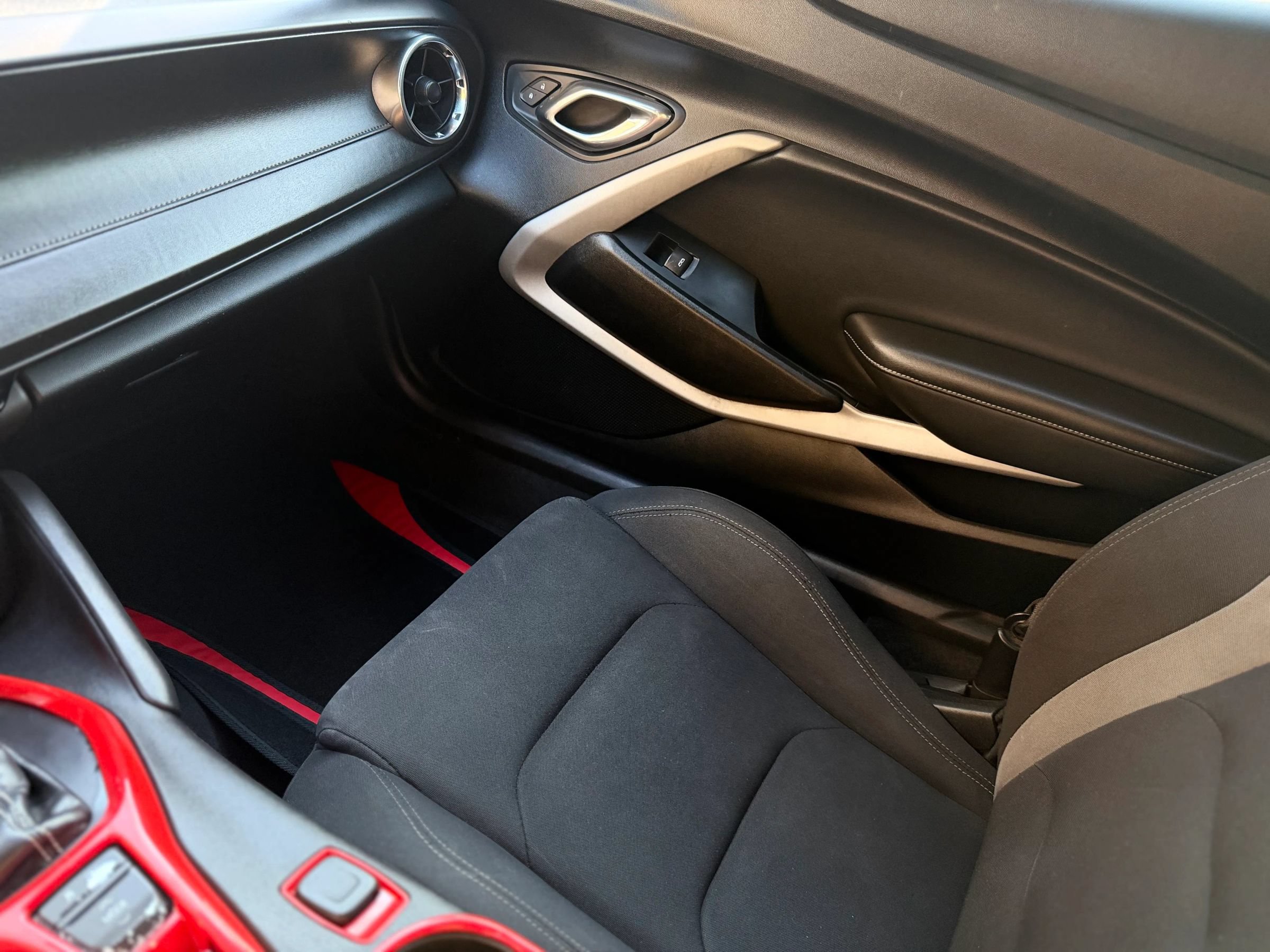 Used 2019 Chevrolet Camaro LS RWD image 4