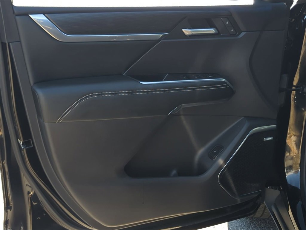 Used 2025 GMC Acadia Elevation image 18