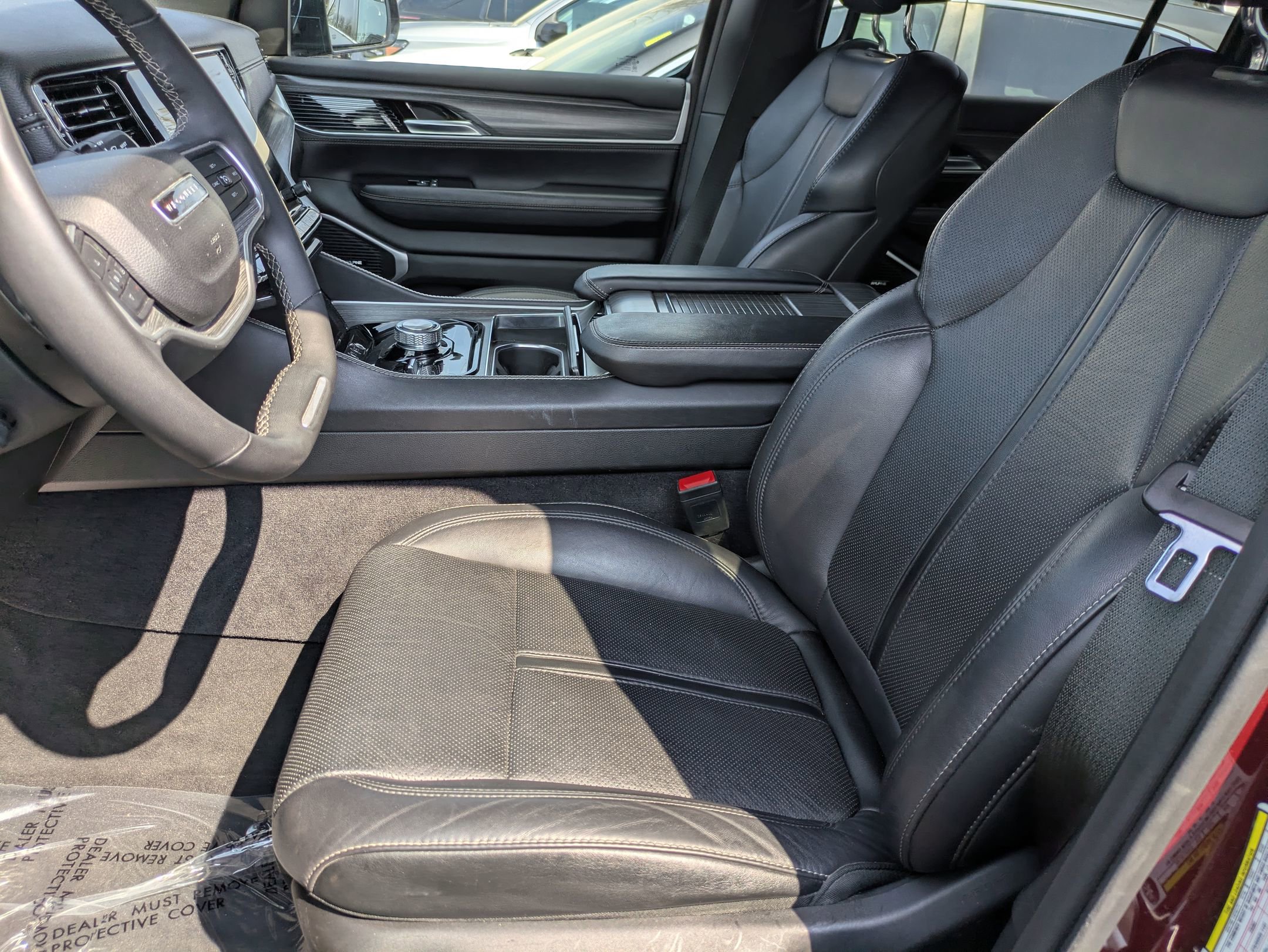 Used 2024 Jeep Wagoneer L Series II w/ Flexible Seating Group AWD/4WD image 16