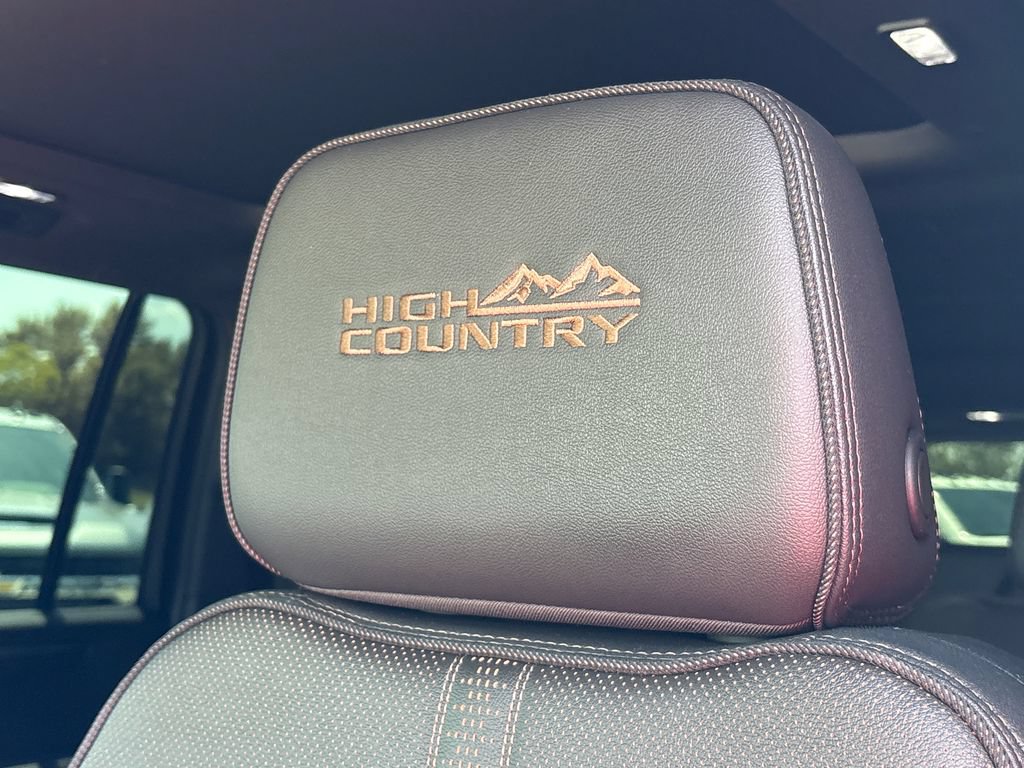 Used 2026 Chevrolet Suburban High Country AWD/4WD image 48