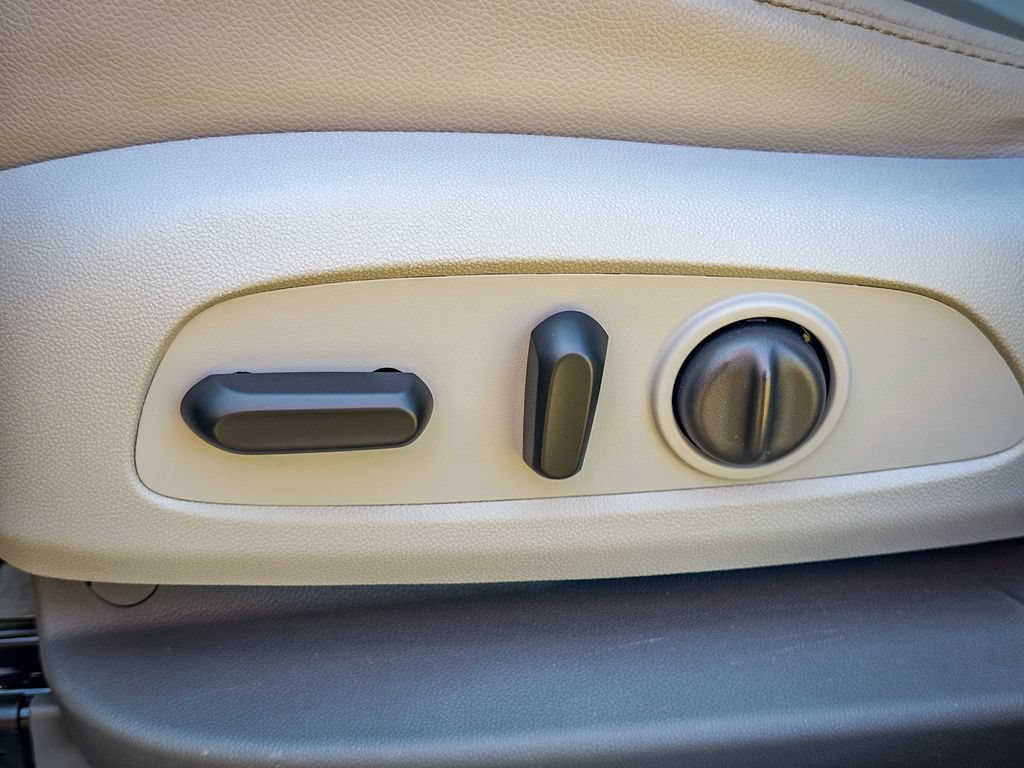 Used 2020 GMC Acadia SLT w/ LPO, Floor Liner Package FWD image 16
