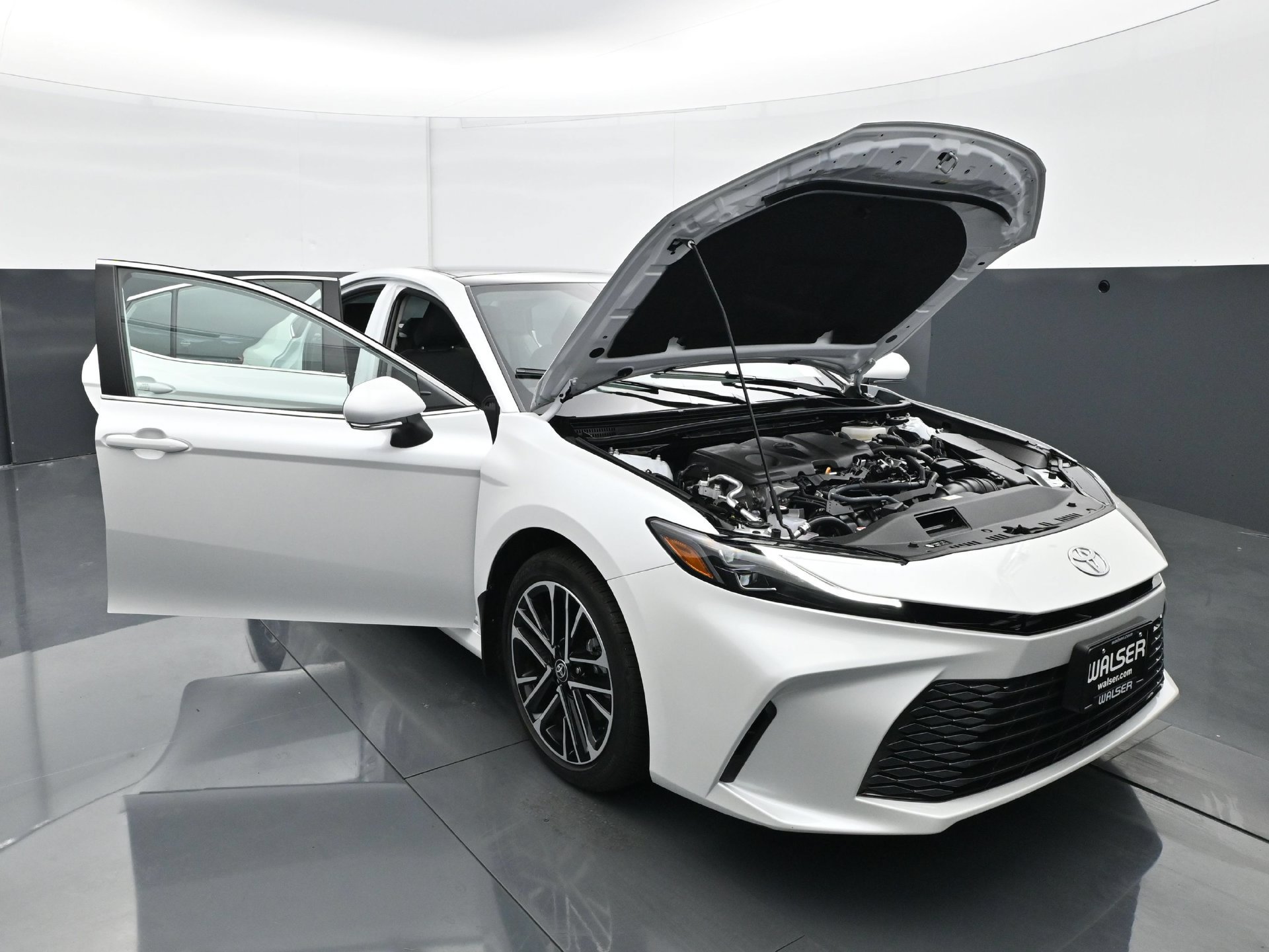 Used 2025 Toyota Camry XLE AWD/4WD image 37