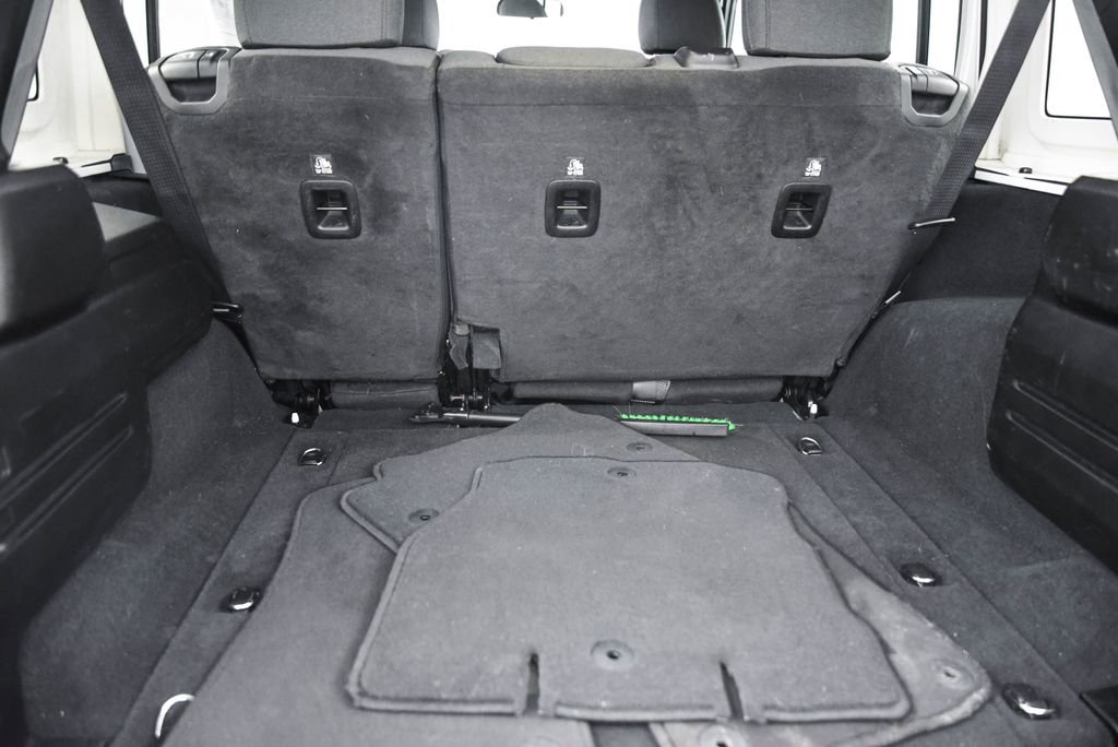 Used 2024 Jeep Wrangler Sahara image 13