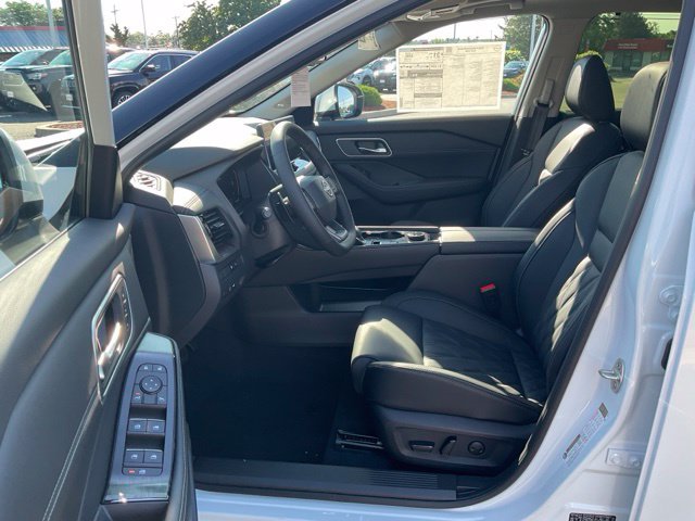 New 2026 Nissan Rogue Platinum w/ Platinum Premium Package AWD/4WD image 13