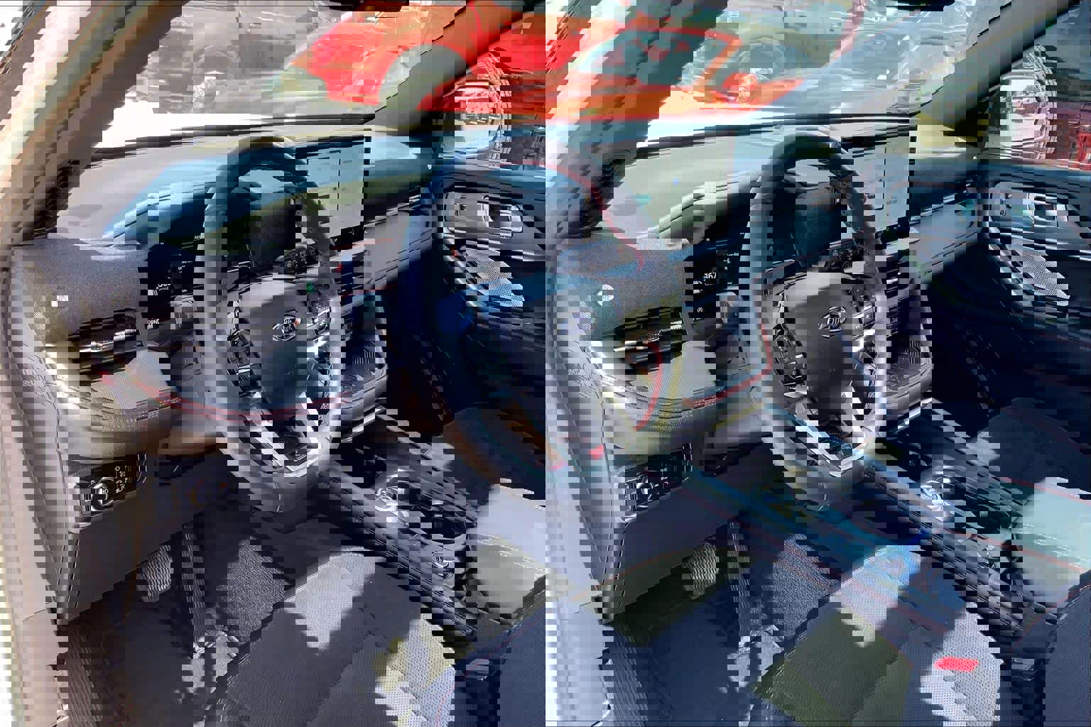 Used 2025 Ford Explorer ST image 16