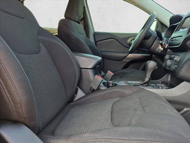 Used 2020 Jeep Cherokee Latitude FWD image 20