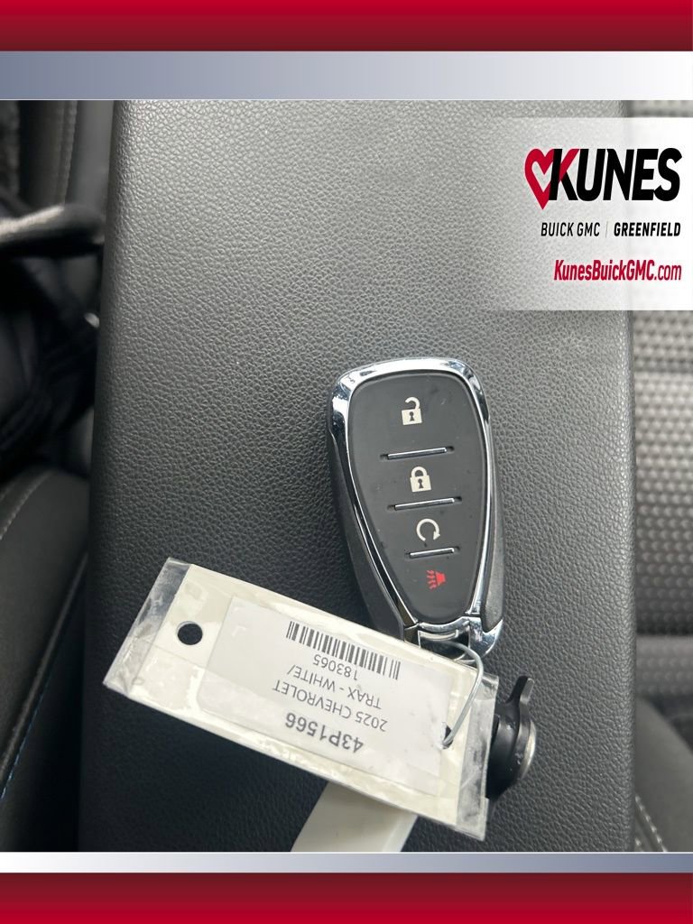 Used 2025 Chevrolet Trax LT image 40