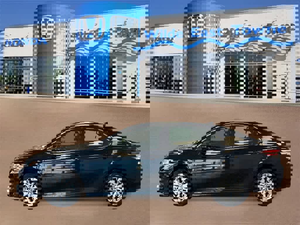 Used 2020 Toyota Camry LE image 5