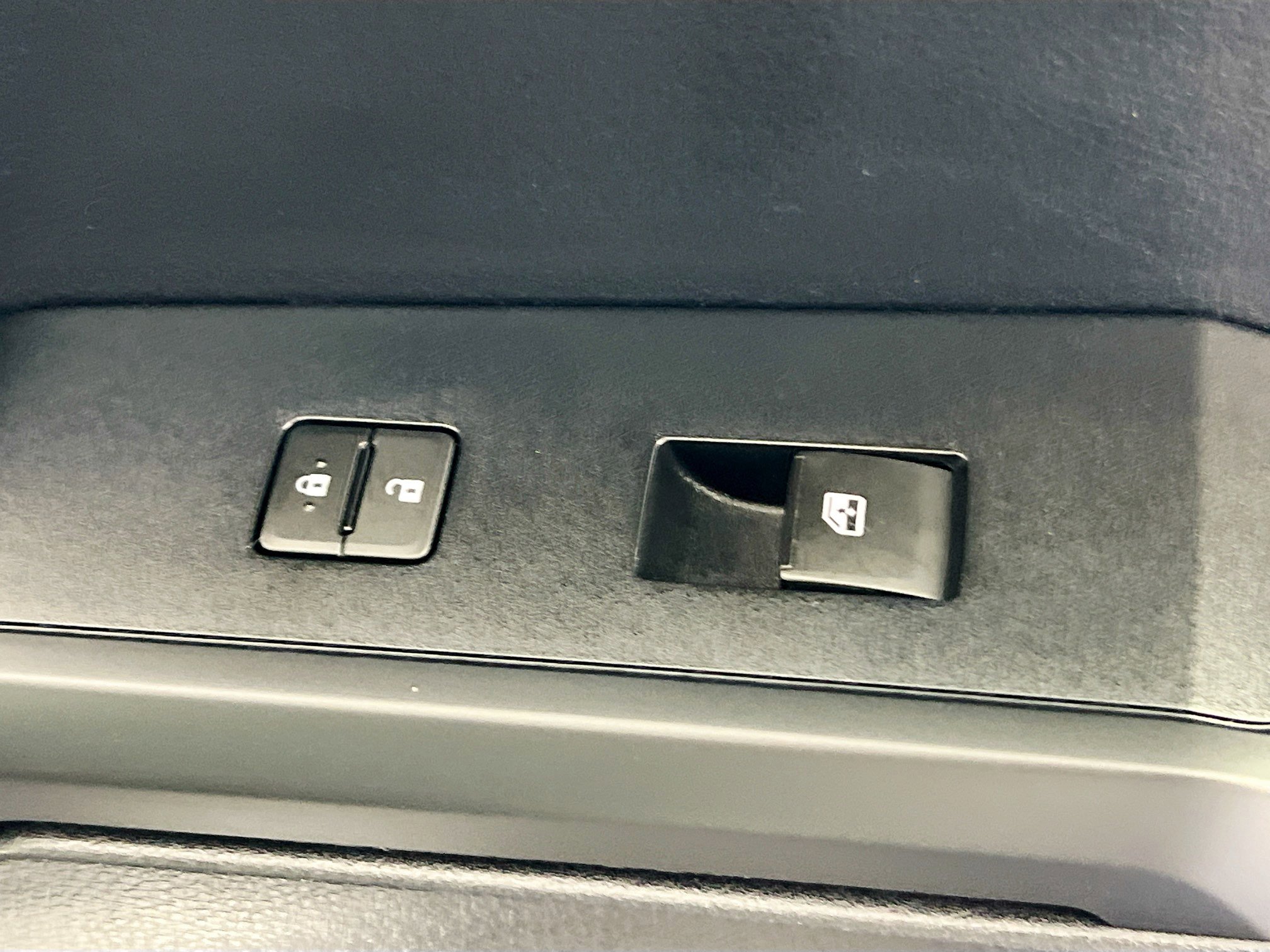 Used 2018 Toyota Tacoma SR w/ SR Convenience Package image 30