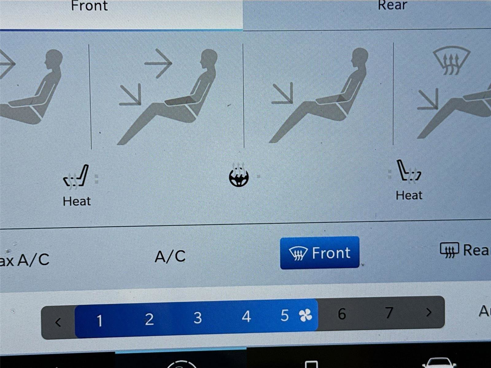 Used 2025 Chrysler Pacifica Select image 16