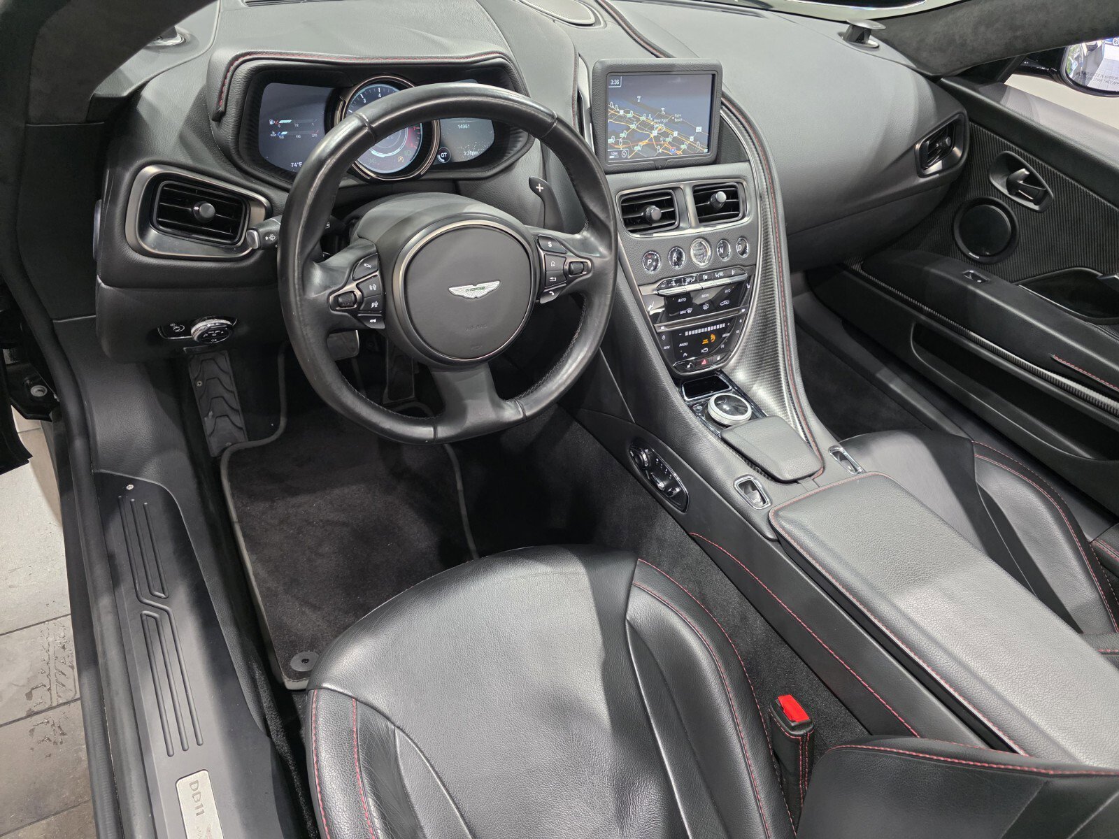 Used 2019 Aston Martin DB11 Volante image 3
