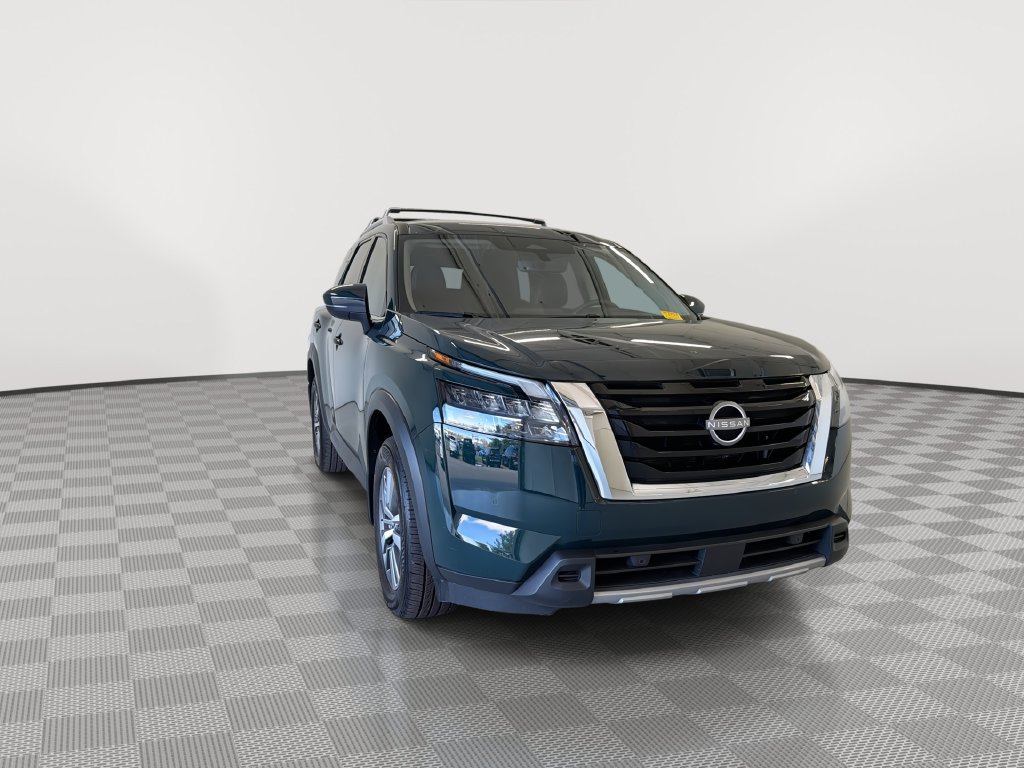 Certified 2025 Nissan Pathfinder SL FWD image 4