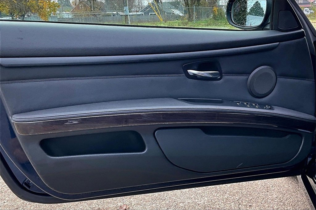 Used 2011 BMW 335i Convertible image 23