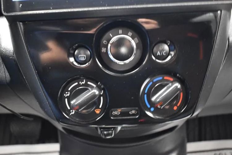 Used 2015 Nissan Versa Note SR FWD image 30