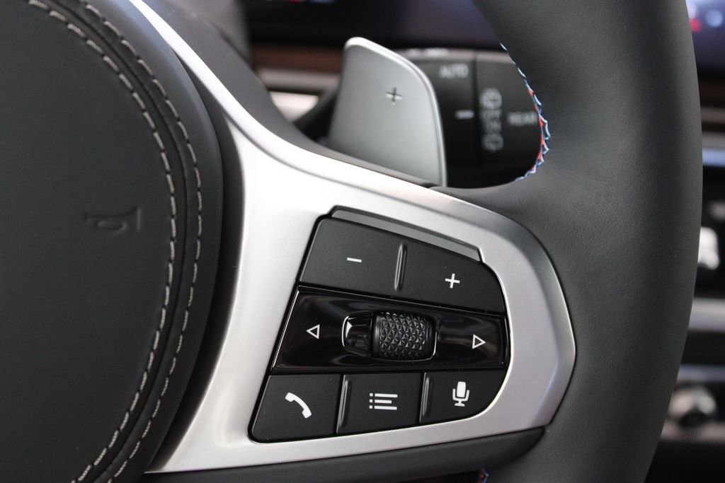 Used 2025 BMW X7 M60i AWD/4WD image 30