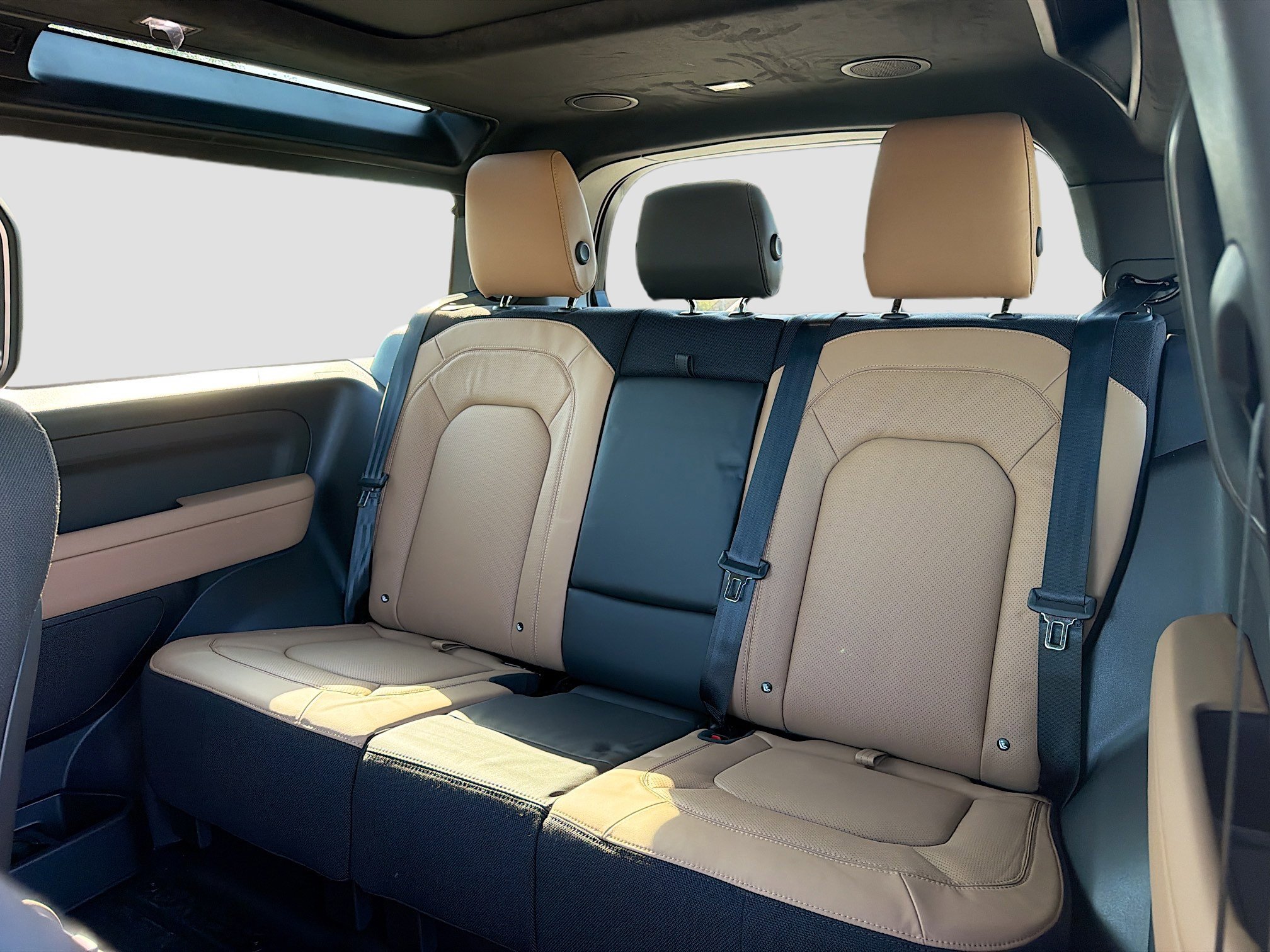 New 2026 Land Rover Defender 90 V8 image 21