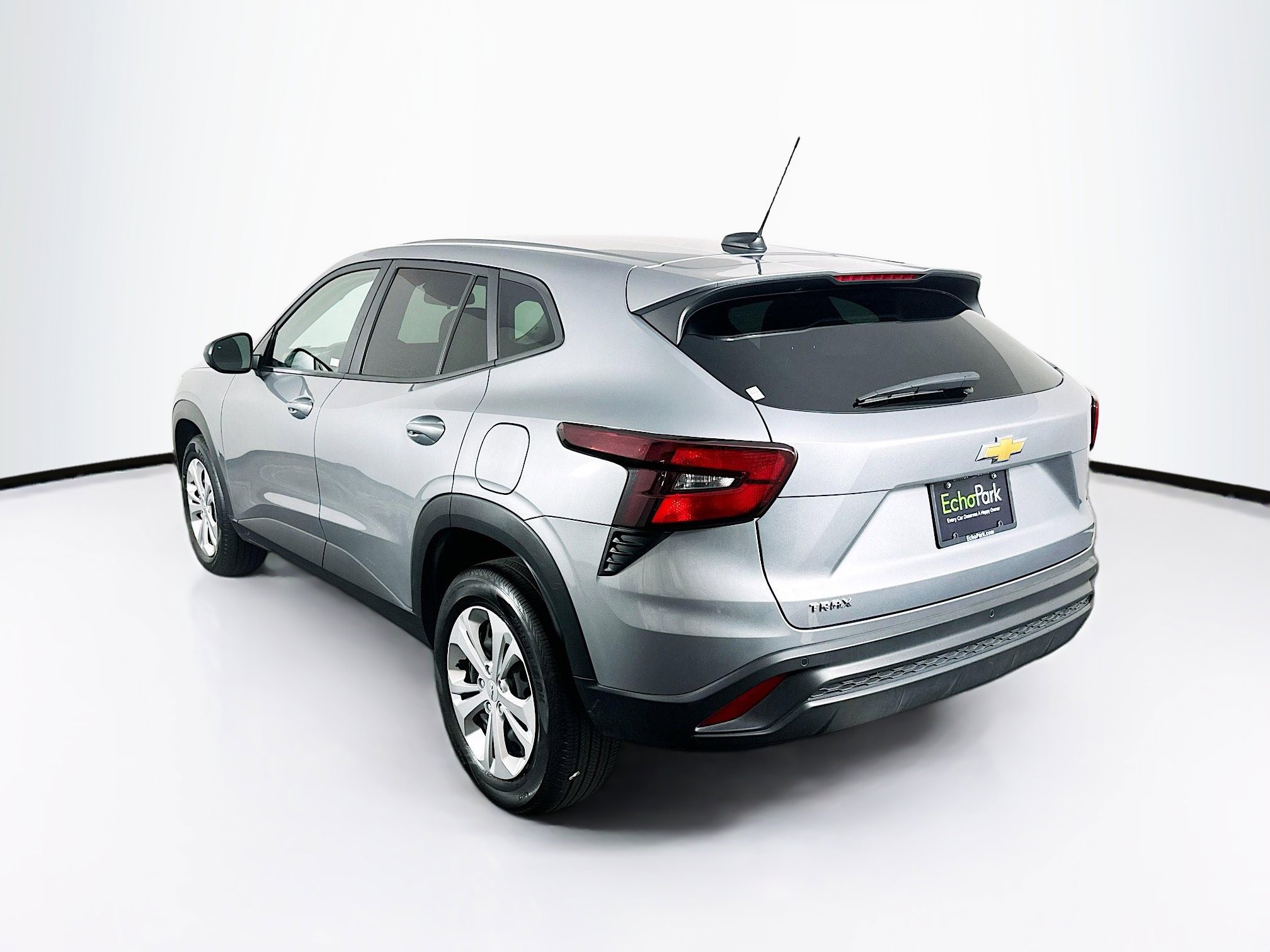 Used 2024 Chevrolet Trax LS w/ Driver Confidence Package FWD image 5