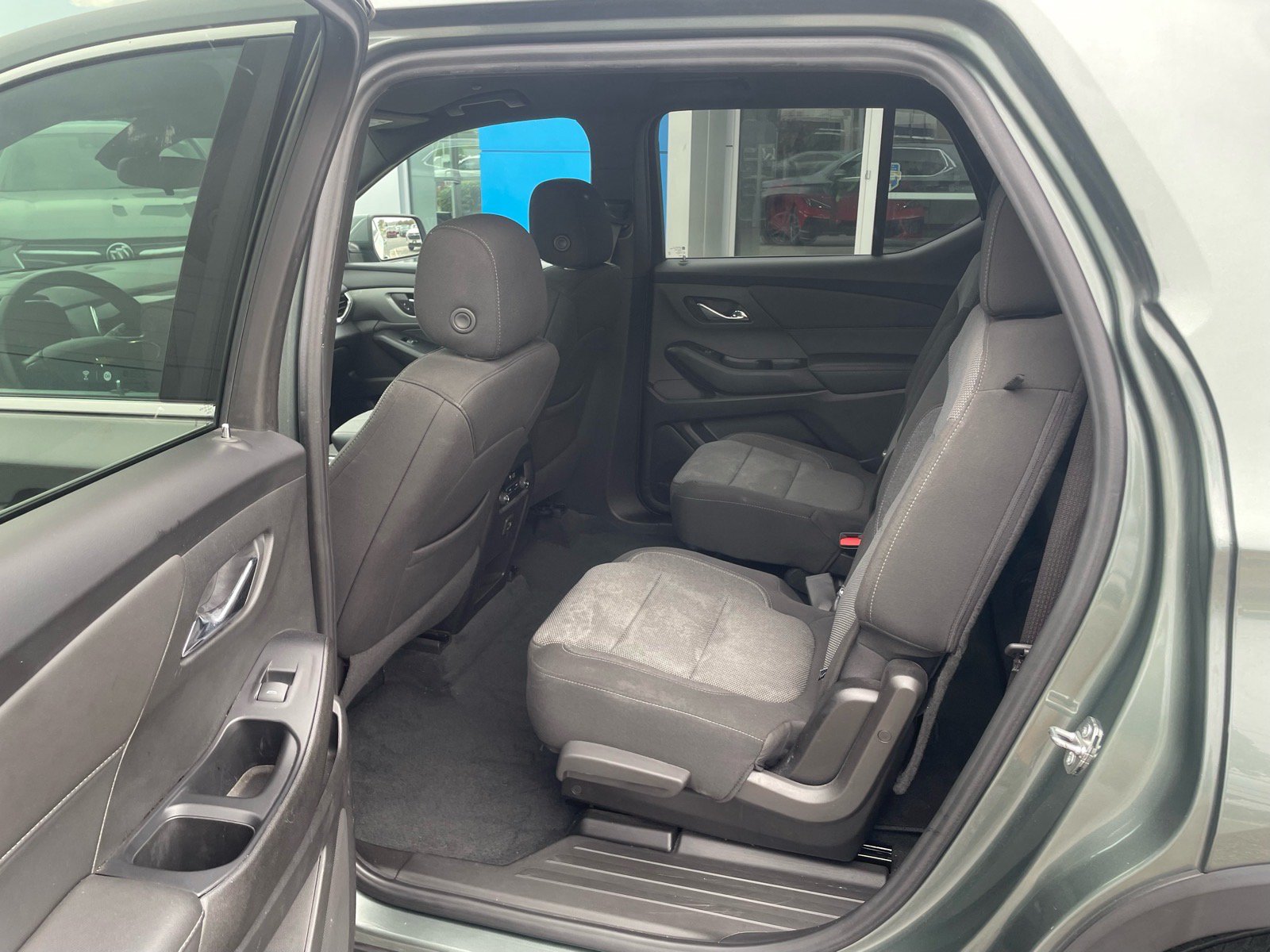 Used 2023 Chevrolet Traverse LT FWD image 5
