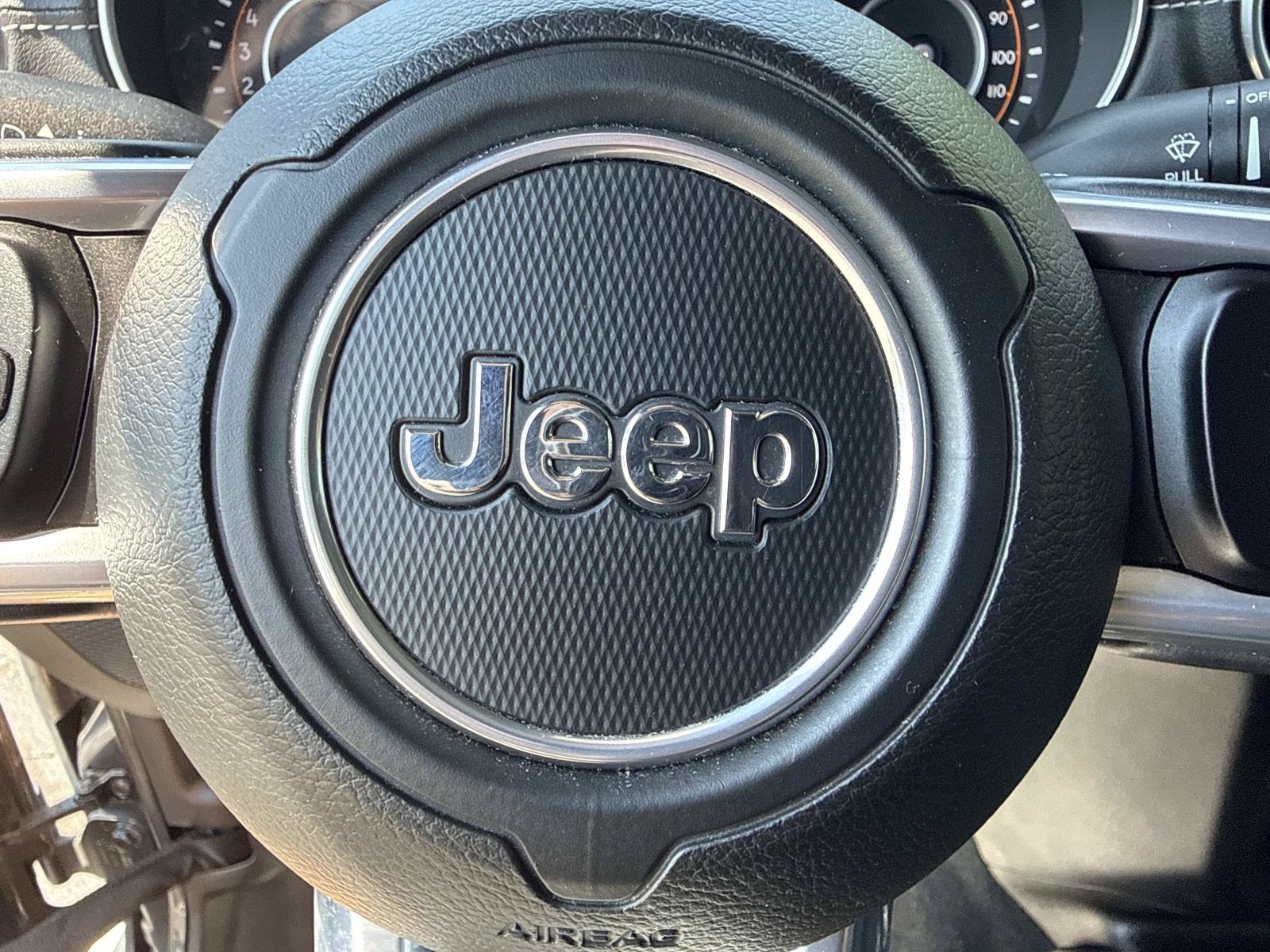 Used 2018 Jeep Wrangler Unlimited Sahara AWD/4WD image 33