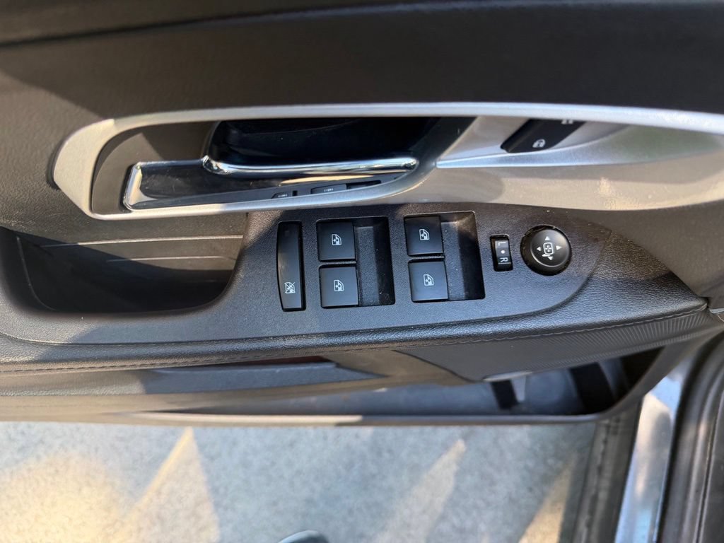 Used 2017 Chevrolet Equinox Premier w/ Enhanced Convenience Package AWD/4WD image 11
