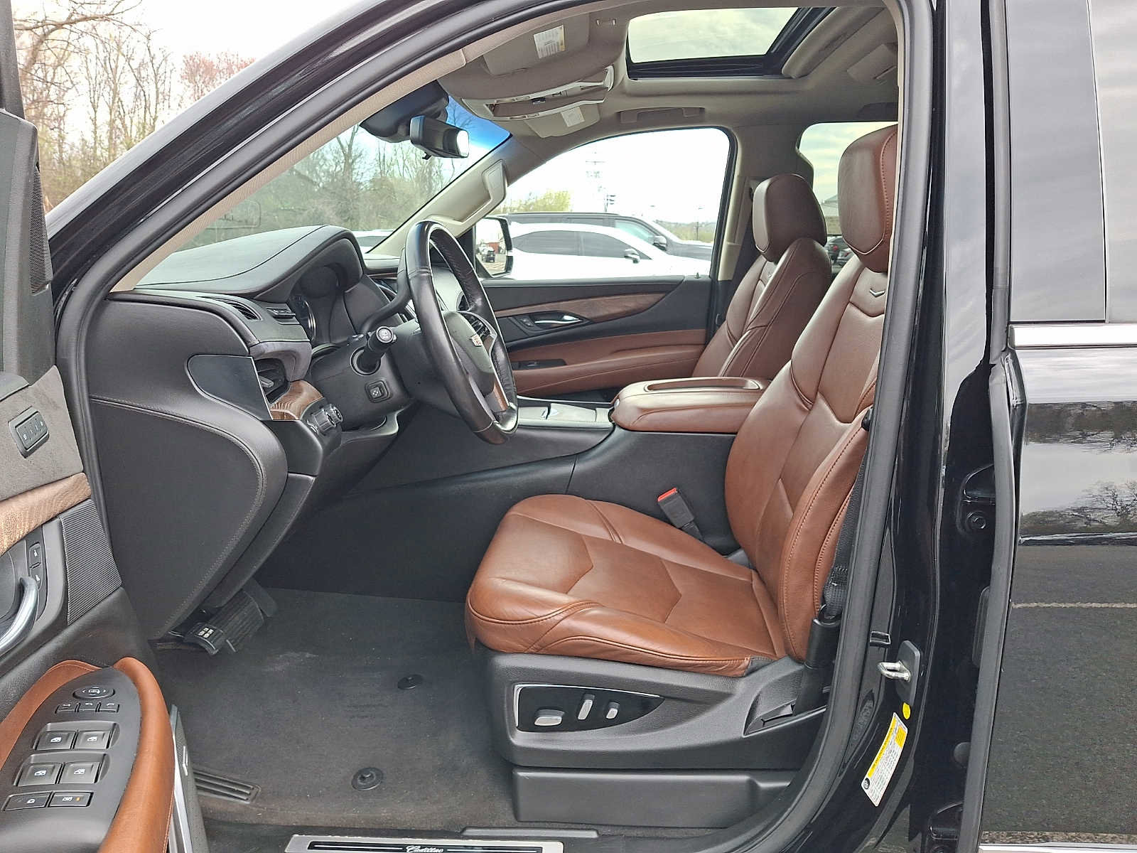 Used 2019 Cadillac Escalade Luxury image 15